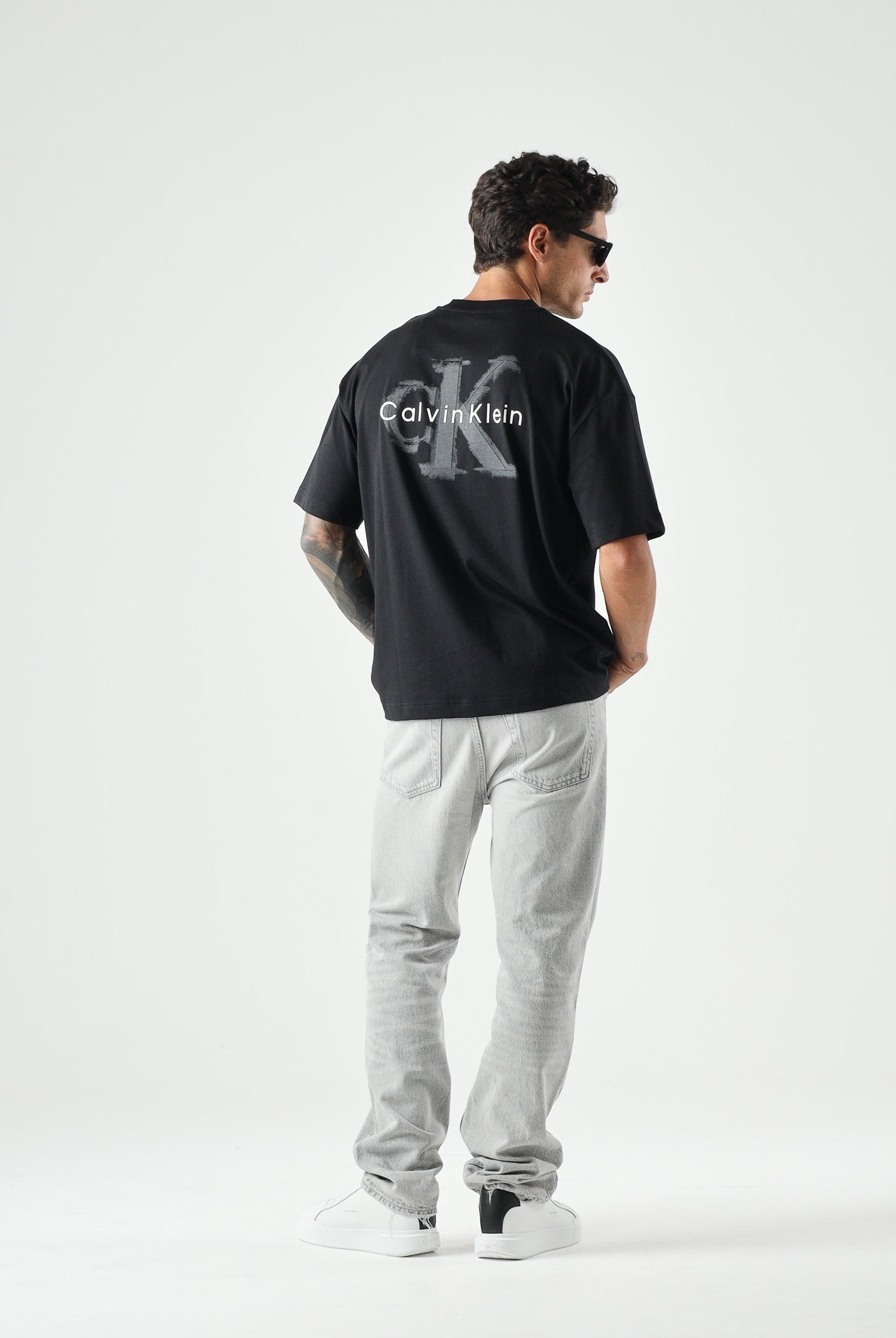 CALVIN KLEIN JEANS T-shirt EMBOSSED colore Black, nero, da uomo. LV04RAB806 UB1 CALVIN KLEIN JEANS