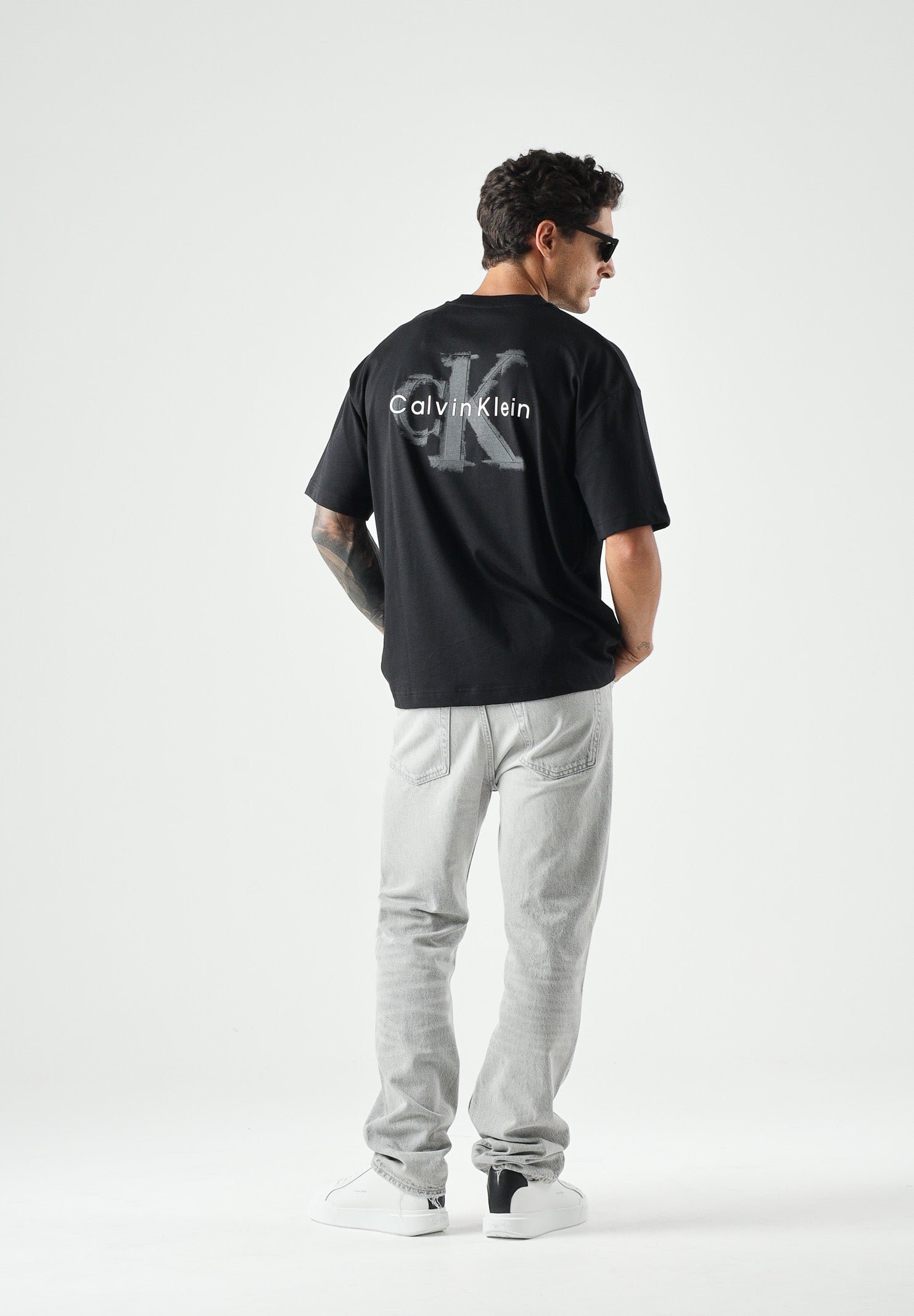 CALVIN KLEIN JEANS T-shirt EMBOSSED colore Black, nero, da uomo. LV04RAB806 UB1 CALVIN KLEIN JEANS