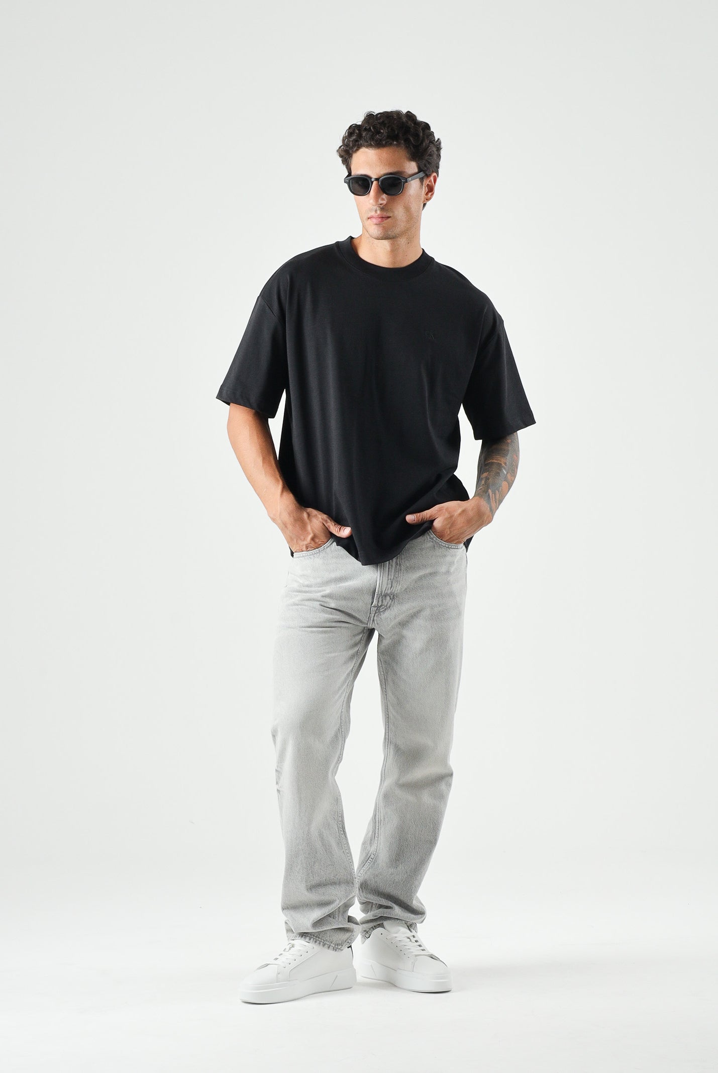 CALVIN KLEIN JEANS T-shirt EMBOSSED colore Black, nero, da uomo. LV04RAB806 UB1 CALVIN KLEIN JEANS