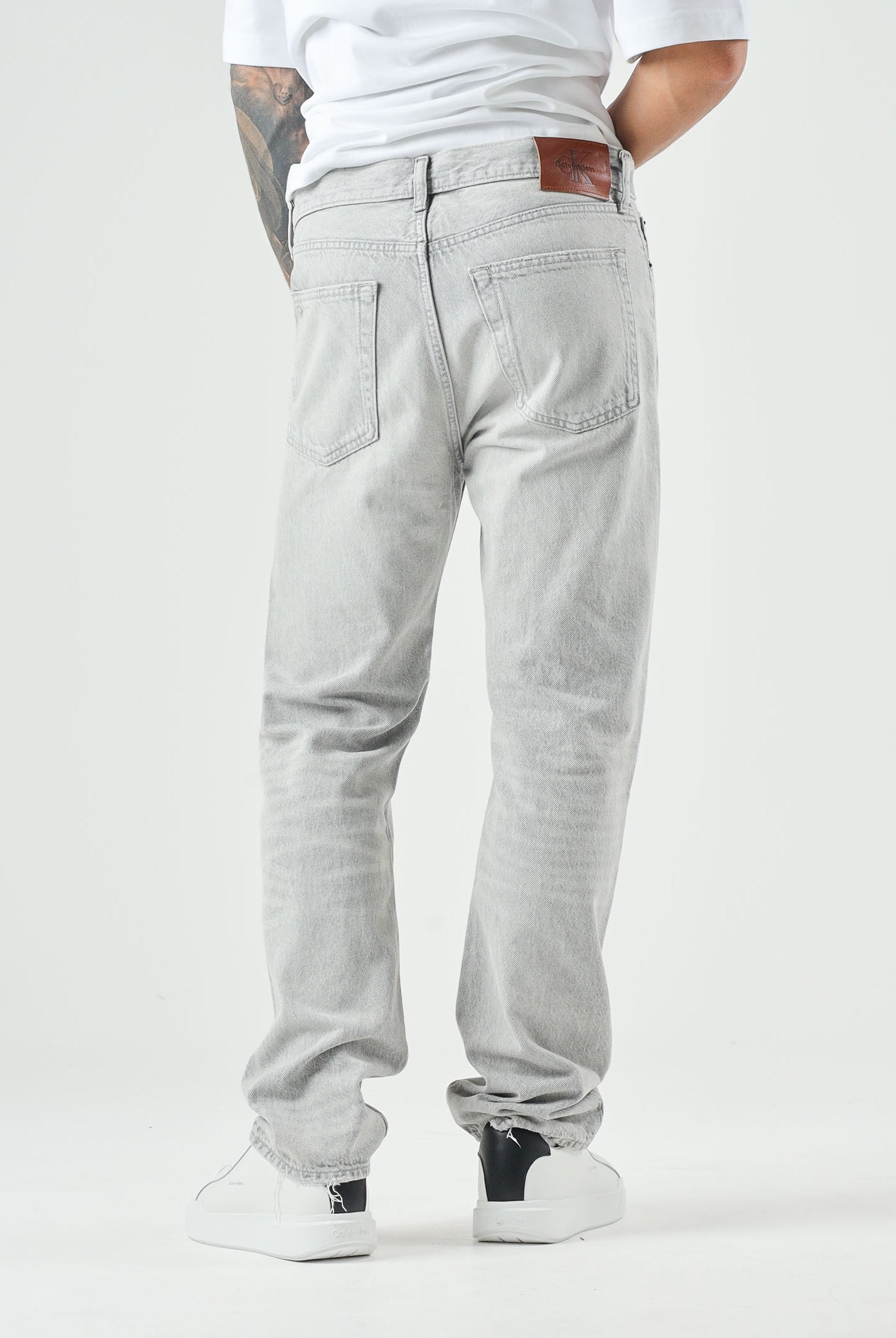 CALVIN KLEIN JEANS Jeans STANDARD STRAIGHT colore Gravel Rock, da uomo. LV04RF797G X32 CALVIN KLEIN JEANS