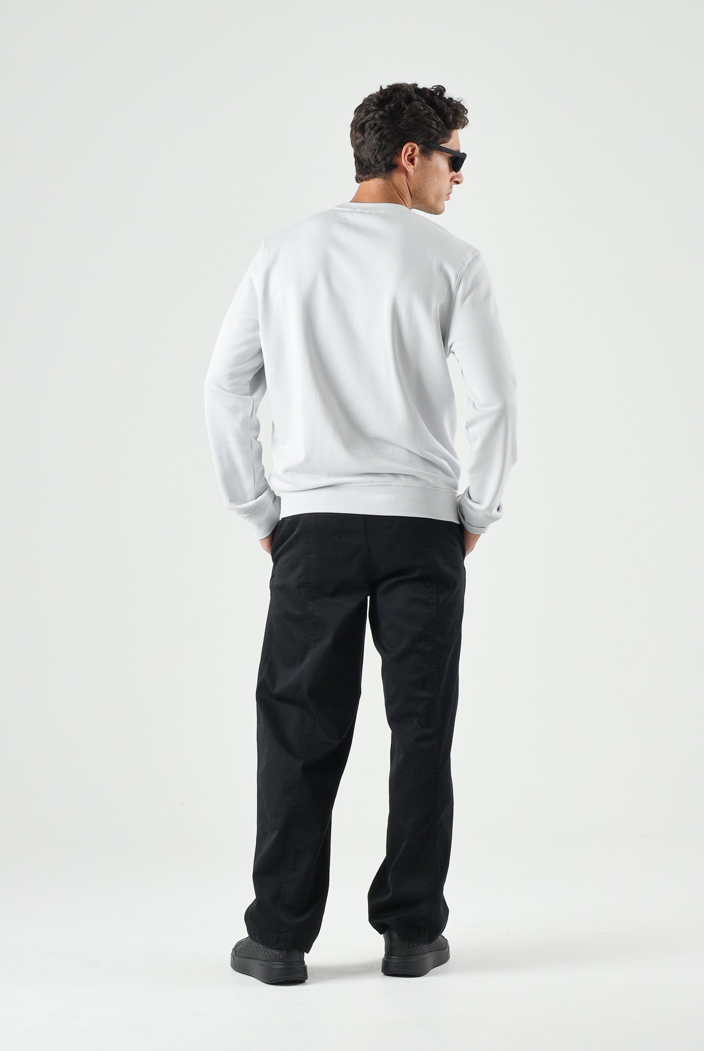 CALVIN KLEIN JEANS Felpa girocollo pumice stone, grigio chiaro da uomo con patch logo LV04RG268G PSX CALVIN KLEIN JEANS