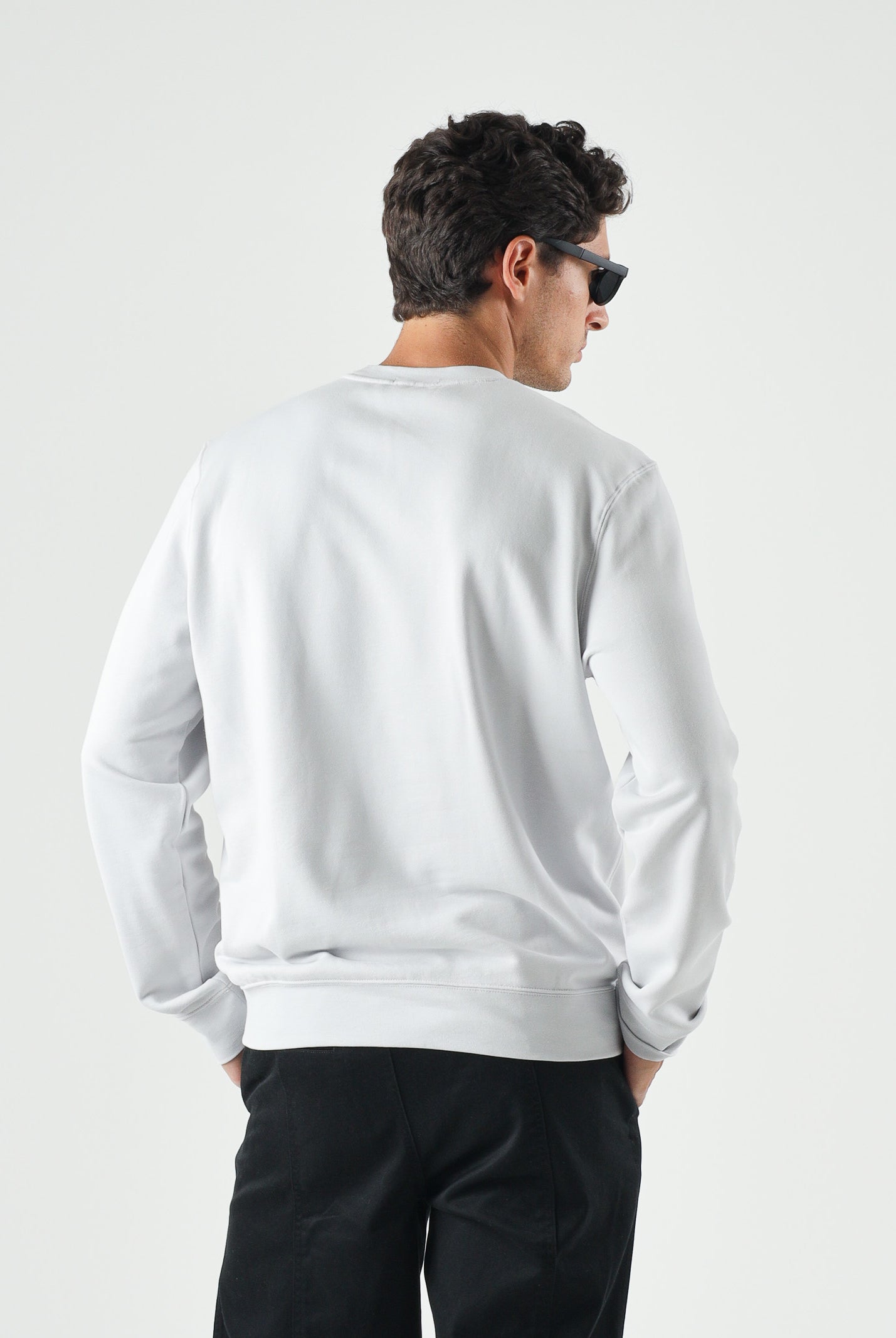 CALVIN KLEIN JEANS Felpa girocollo pumice stone, grigio chiaro da uomo con patch logo LV04RG268G PSX CALVIN KLEIN JEANS