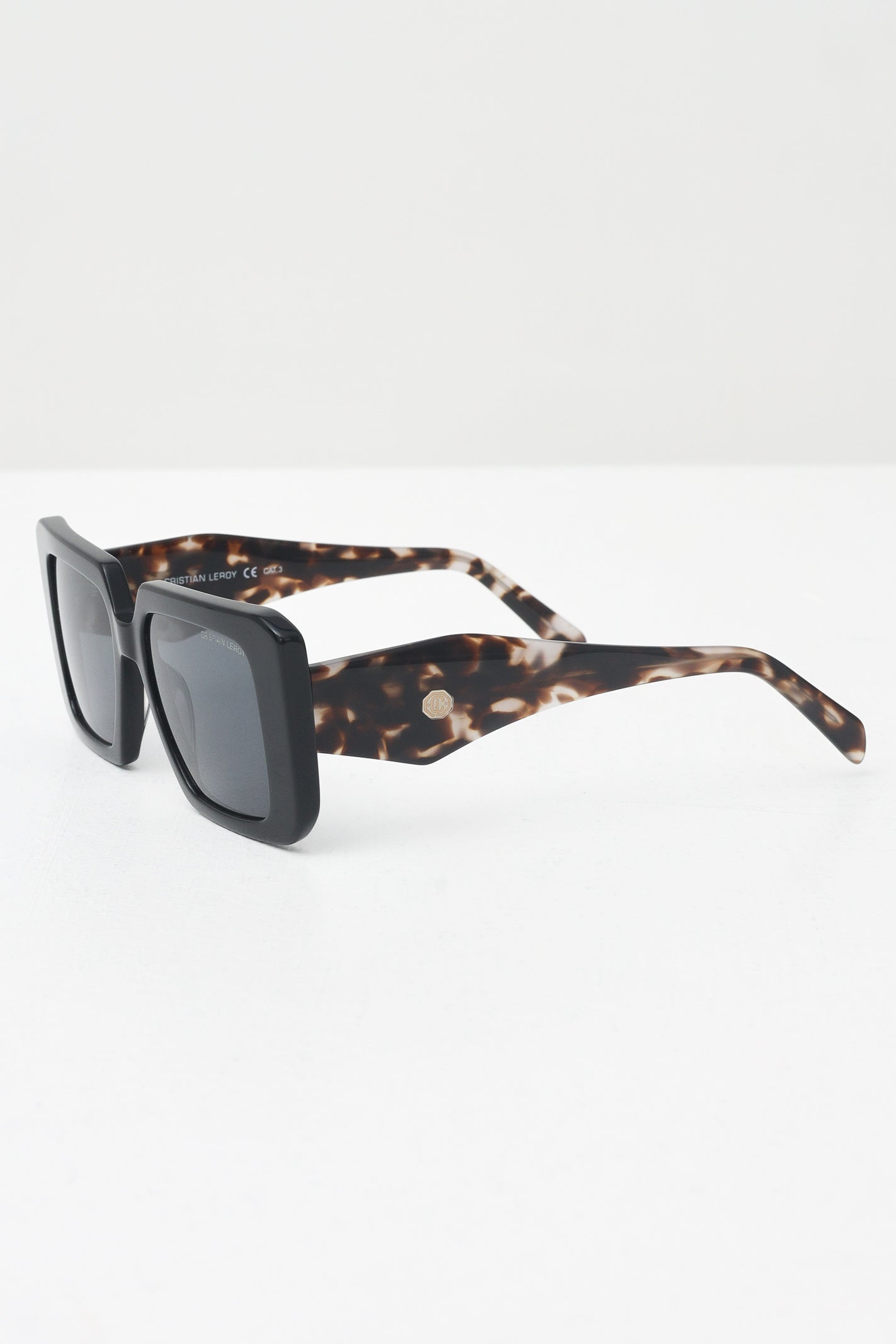 CRISTIAN LEROY Occhiali da sole da donna con montatura squadrata in acetato nero lucido e aste in fantasia tartarugata 25072 01 CRISTIAN LEROY