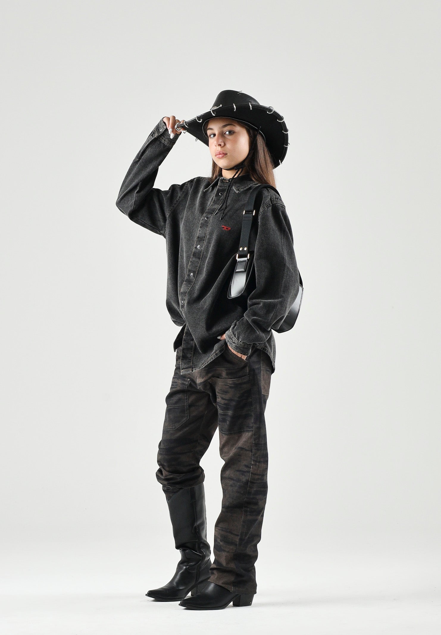 DIESEL Camicia di jeans CSIMPLY-OVER nero per donna, ragazzi e bambini con lavaggio sfumato e logo D ricamato. J01330KXBU6 K02 DIESEL