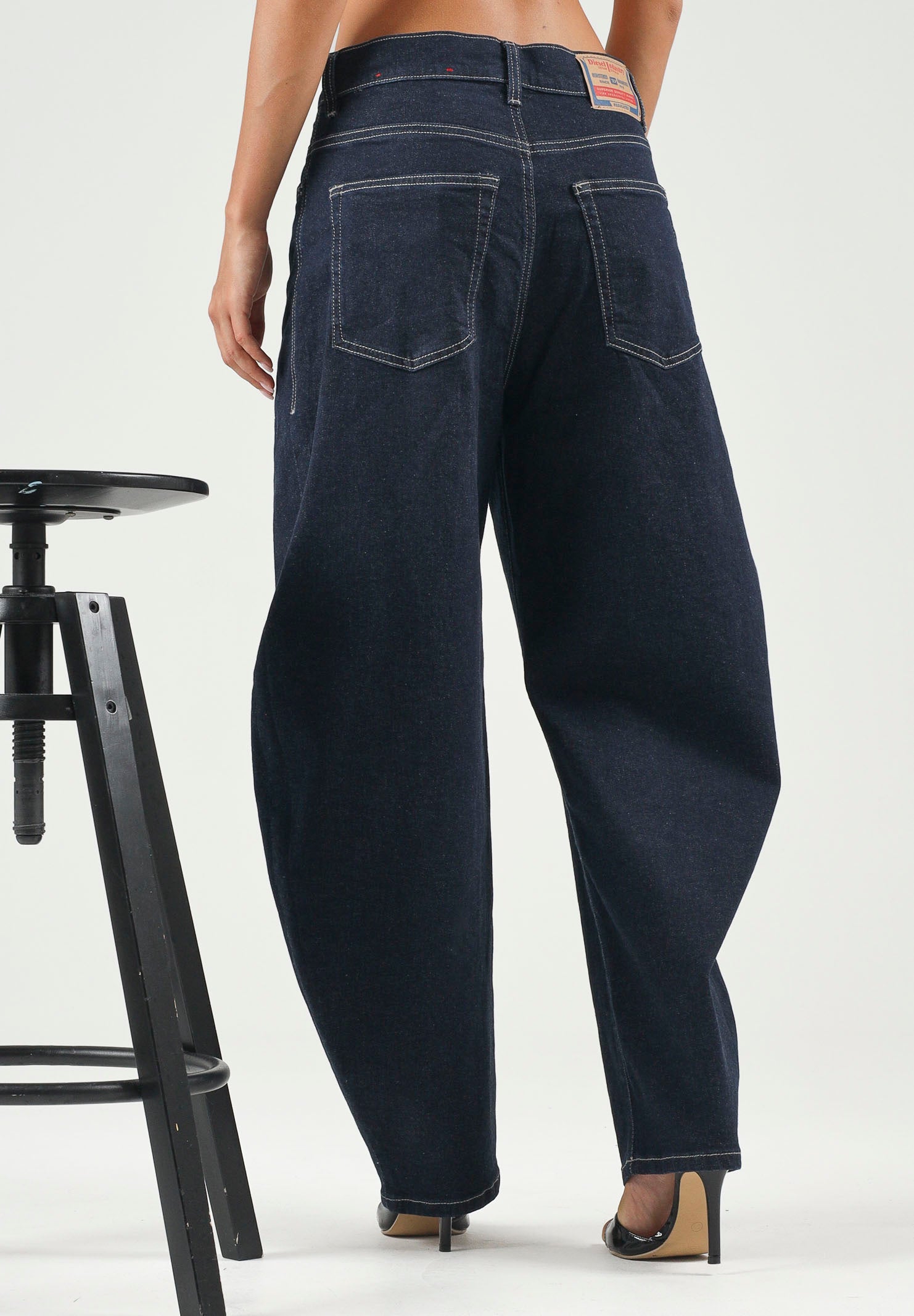 DIESEL Jeans D-MILTY denim blu scuro, per donna, ragazzi e bambini con cuciture a contrasto. J02885KXBUS K01 DIESEL