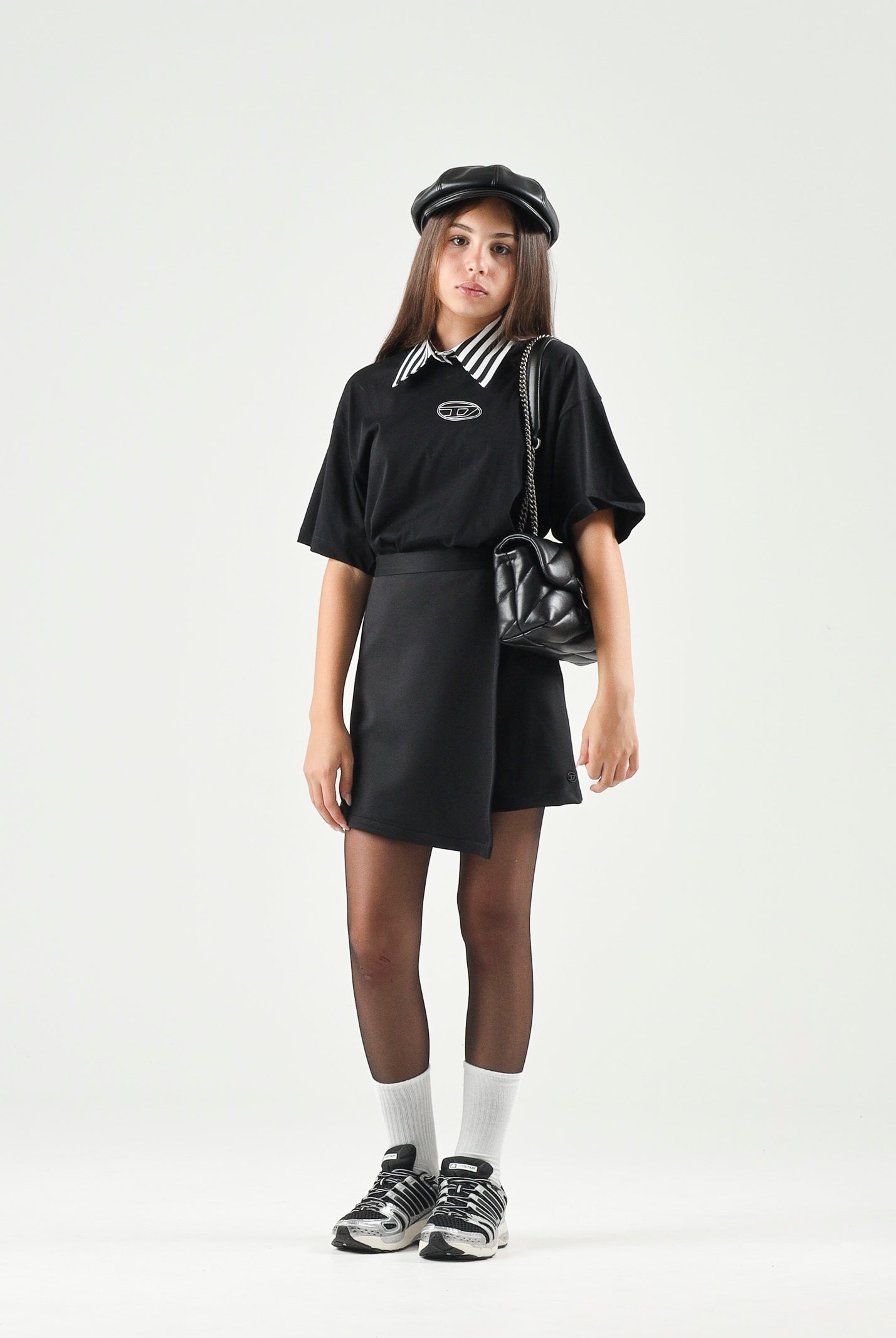 DIESEL T-shirt TLIXIN cropped nera per donna, ragazzi e bambini con logo Diesel frontale effetto sfrangiato. J0291800YI9 K900 DIESEL