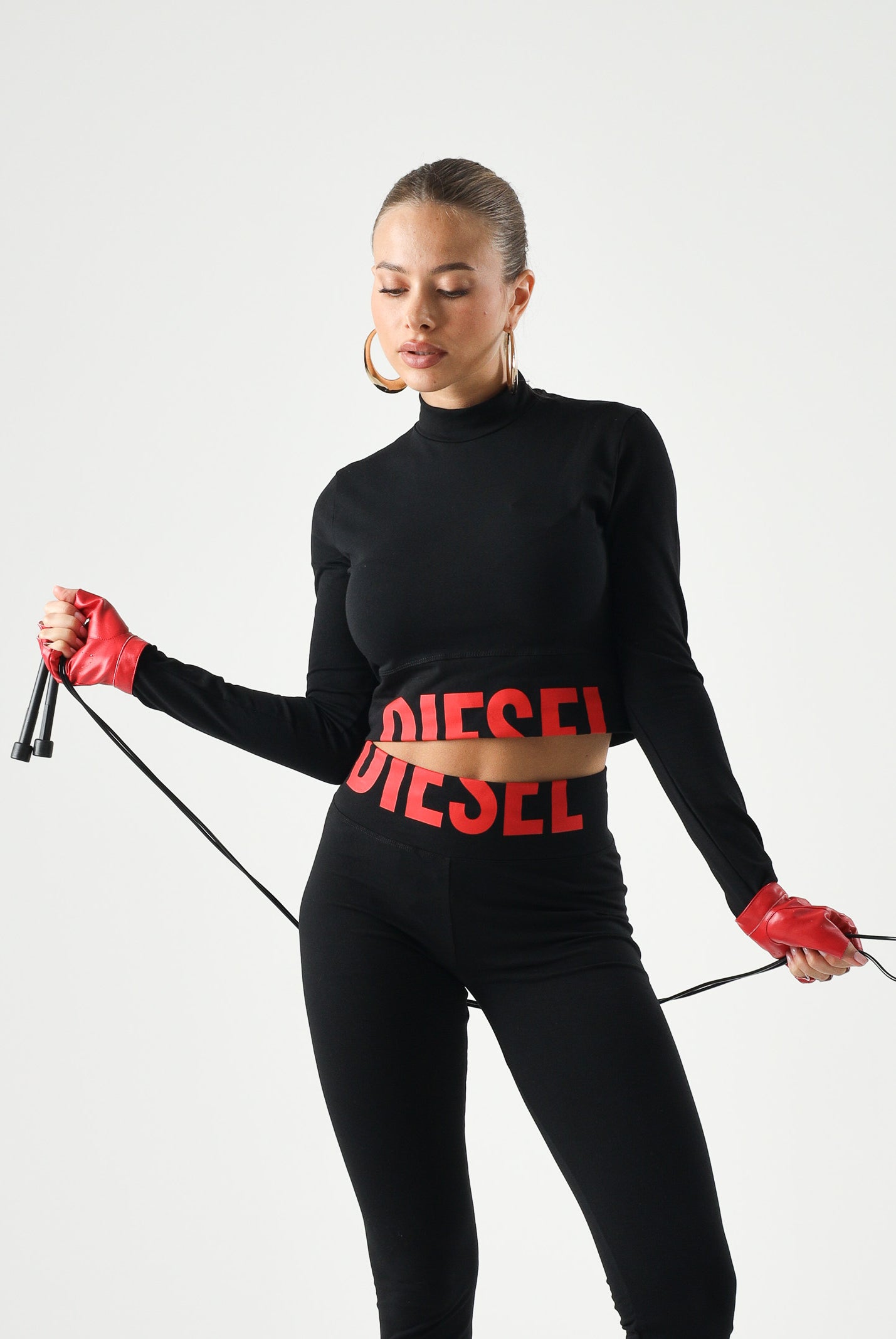 DIESEL T-shirt manica lunga TCEFILS nera, per donna, ragazzi e bambini con logo frontale cut-off. J02935KYA0L K900 DIESEL