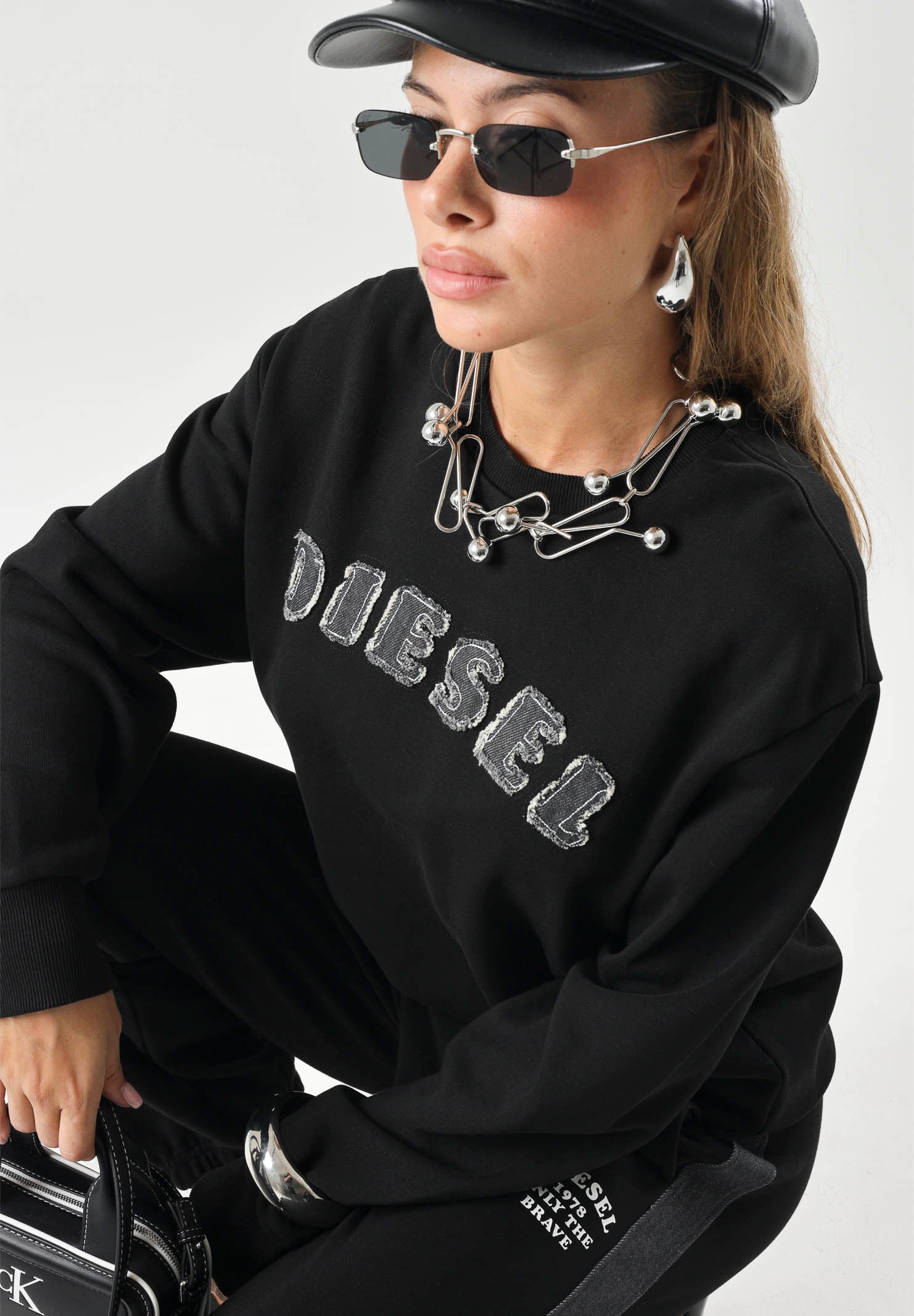 DIESEL Felpa SJEANS OVER nero, per donna, ragazzi e bambini con logo Diesel frontale effetto sfrangiato. J029850GEAD K900 DIESEL