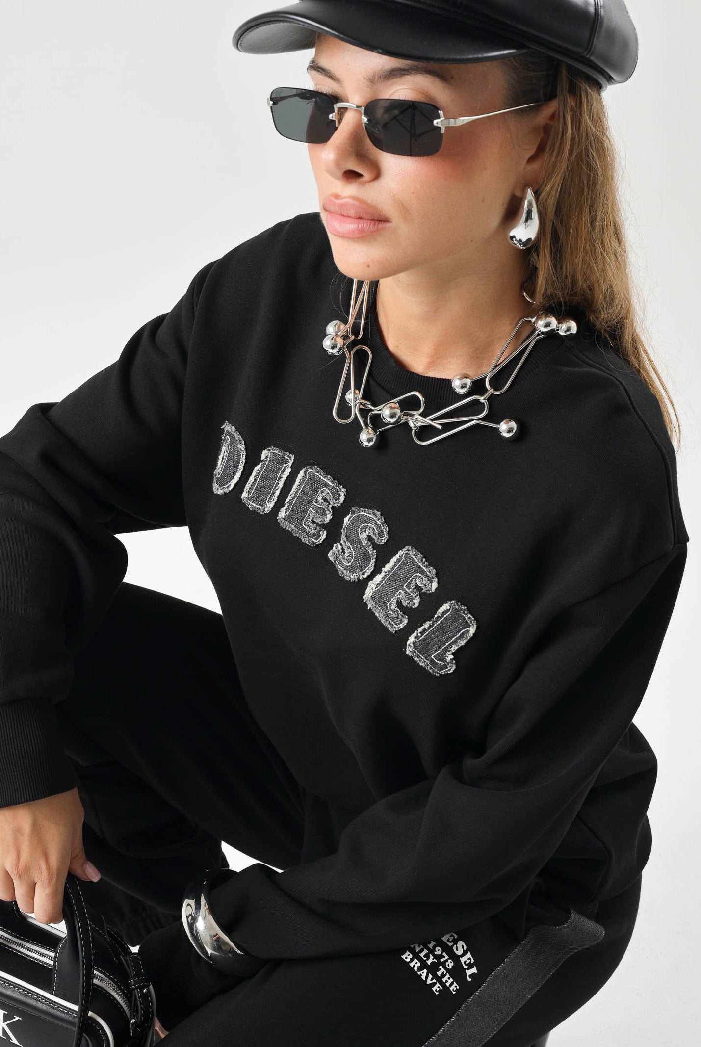 DIESEL Felpa SJEANS OVER nero, per donna, ragazzi e bambini con logo Diesel frontale effetto sfrangiato. J029850GEAD K900 DIESEL