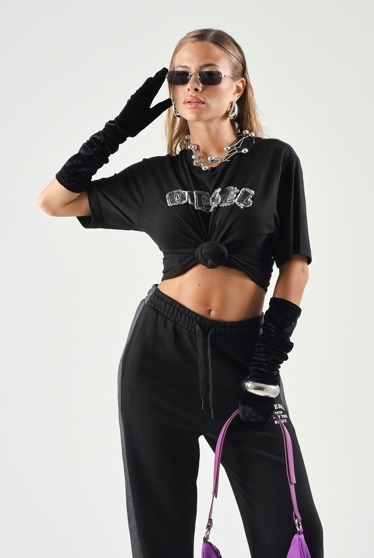 DIESEL T-shirt TJEANS OVER nera per donna, ragazzi e bambini con logo Diesel frontale effetto sfrangiato J02992KYA1Y K900 DIESEL