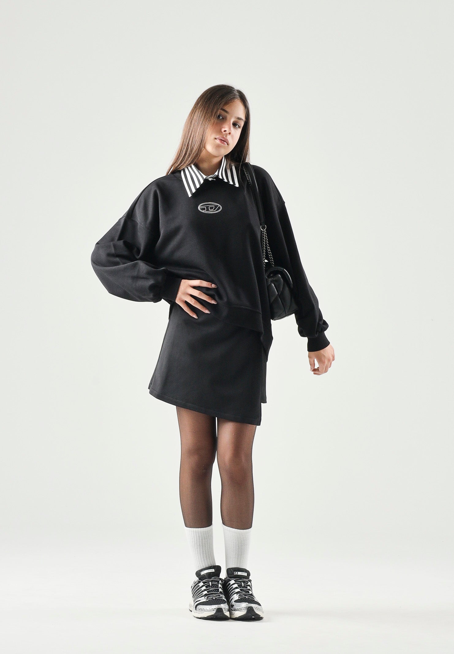 DIESEL Felpa SALILLY nera, per donna, ragazzi e bambini con logo Oval D frontale e linea morbida. J03017KYAZ3 K900 DIESEL