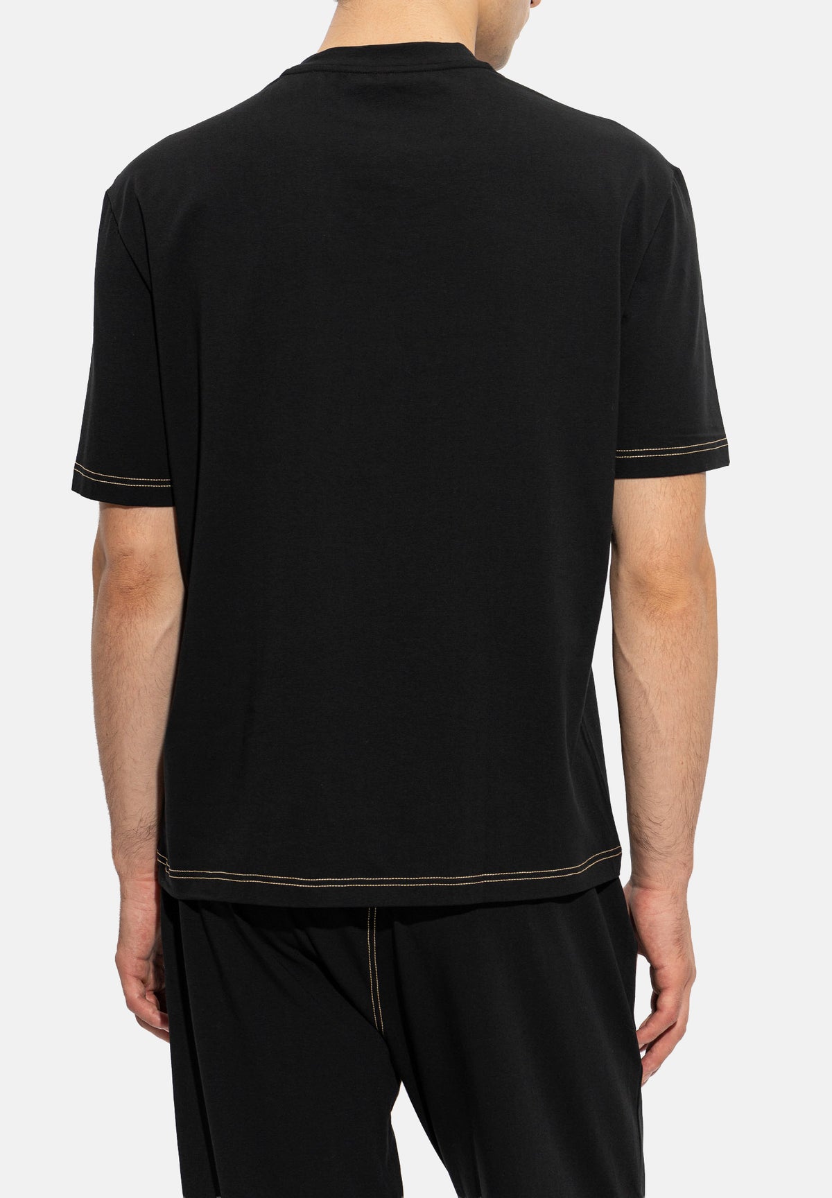 DSQUARED2 T-shirt girocollo nera da uomo con logo etichetta sul fondo D9M946350 001 DSQUARED2