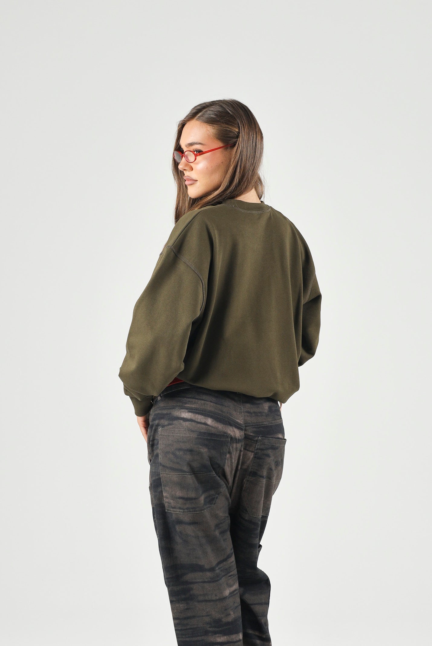 DSQUARED2 Felpa girocollo LOGO-PATCH SWEATER Tarmac Green, verde militare, per donna, ragazzi e bambini DQ3561D0AJ2 DQ558 DSQUARED2
