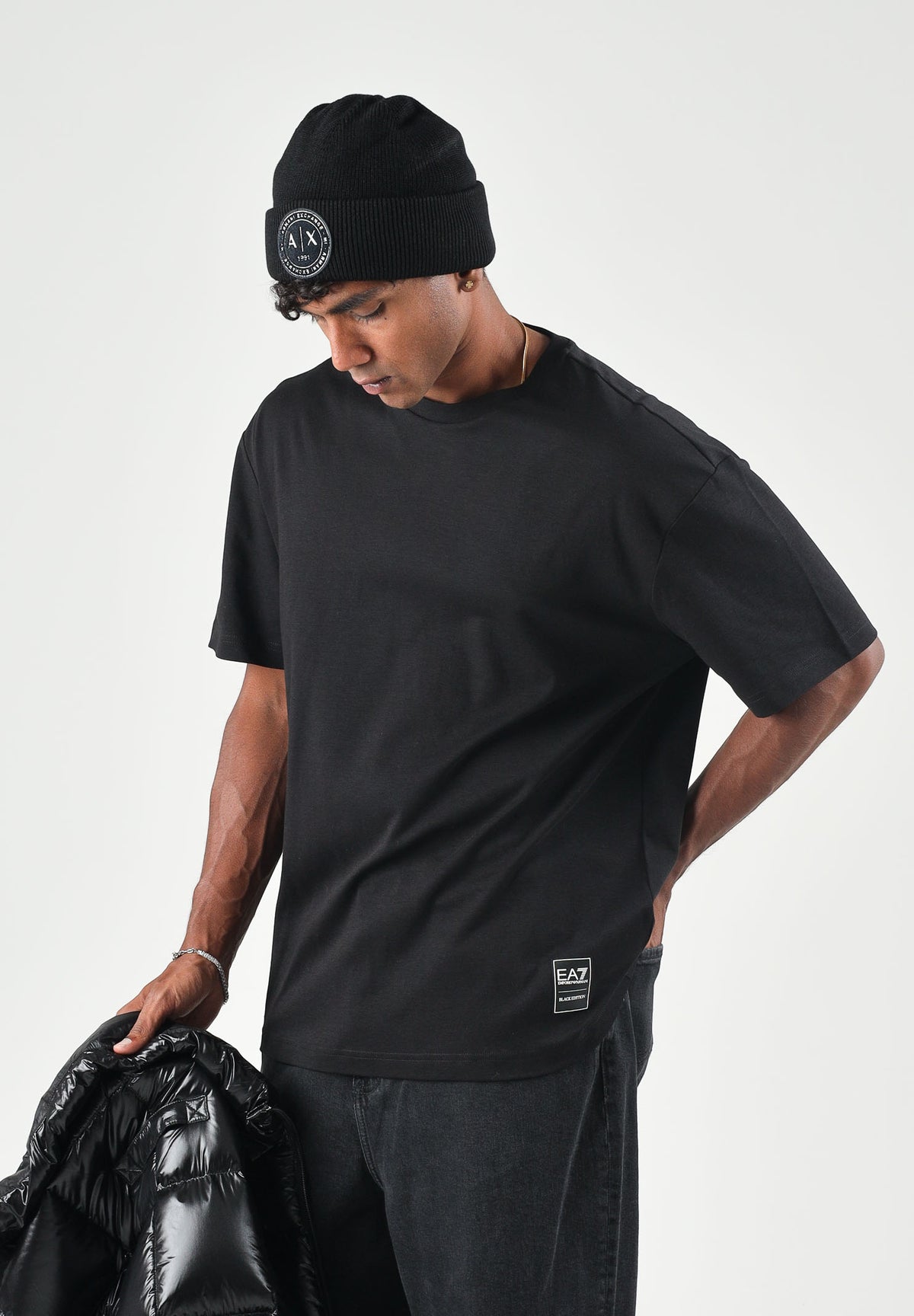 EA7 T-shirt manica corta nera da uomo con maxi logo gommato tono su tono sul retro. 7M002107AF10441 UC001 EA7