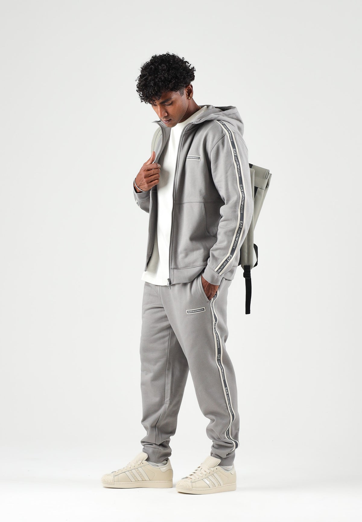 EA7 Felpa con zip cloudburst-tortora da uomo con tasche laterali. 7M002197AF10377 U8067 EA7