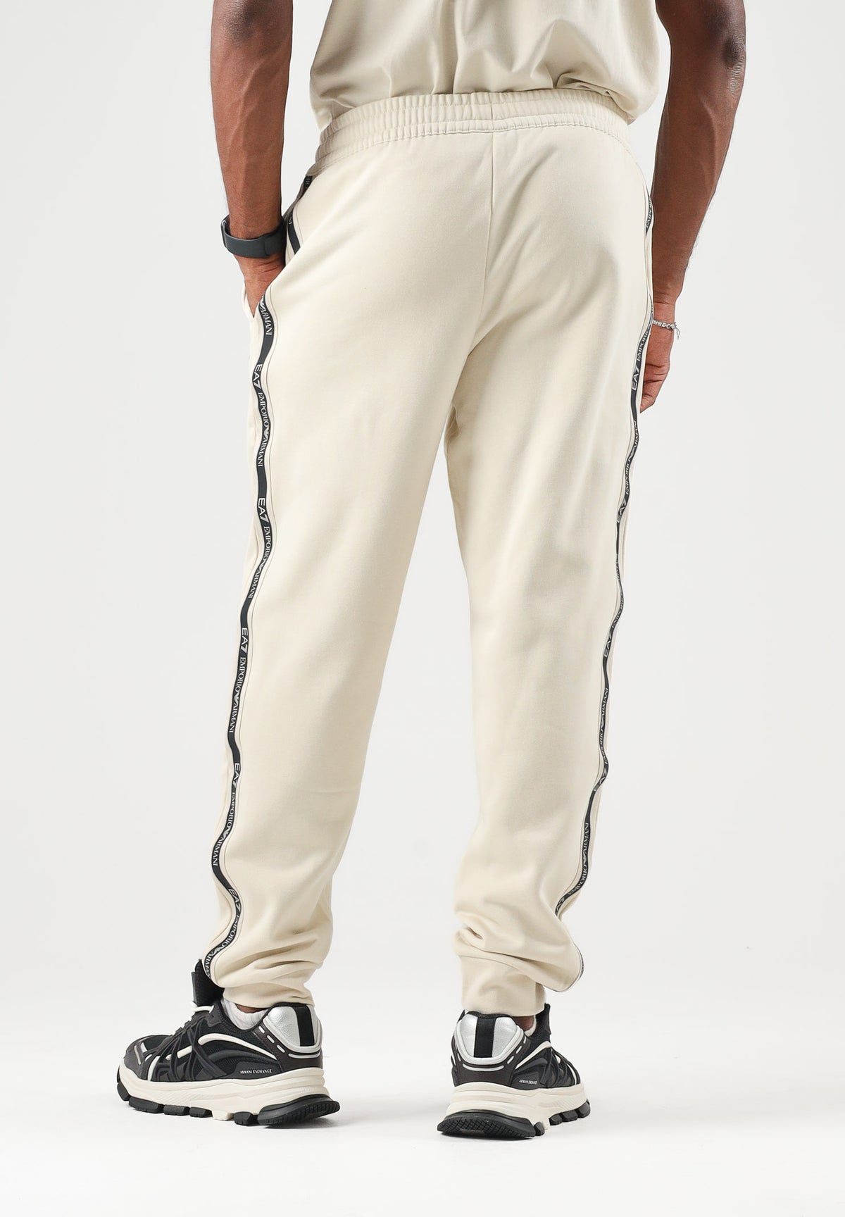 EA7 Pantaloni sportivi panna per uomo con patch logo a contrasto sulla gamba 7M002198AF10377 U1079 EA7