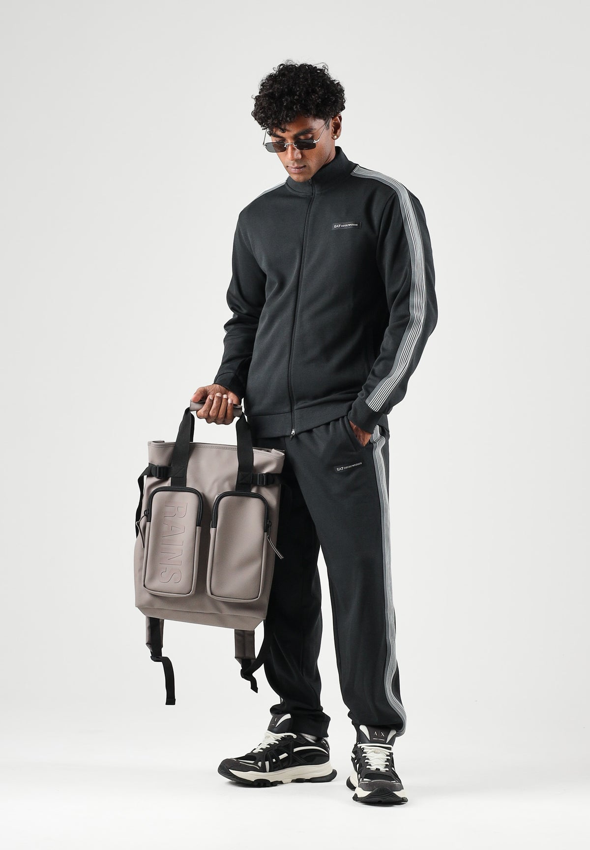 EA7 Tuta sportiva grigiaper uomo con giacca a collo alto, zip frontale e pantaloni jogger. 7M002221AF12660 U8134 EA7