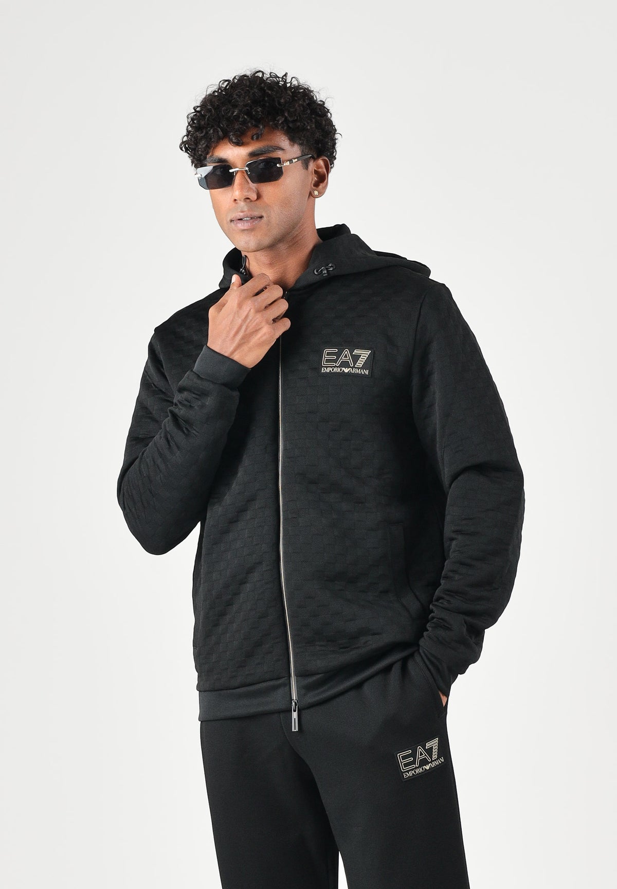 EA7 Felpa con zip TRAIN PREMIUM LABEL HOODIE nera per uomo con cappuccio e logo sul petto. 7M002247AF26241 UC001 EA7