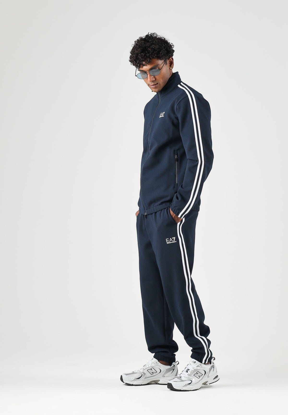EA7 Tuta TENNIS PRO blu per uomo con bande laterali a contrasto 7M002490AF26309 UB102 EA7