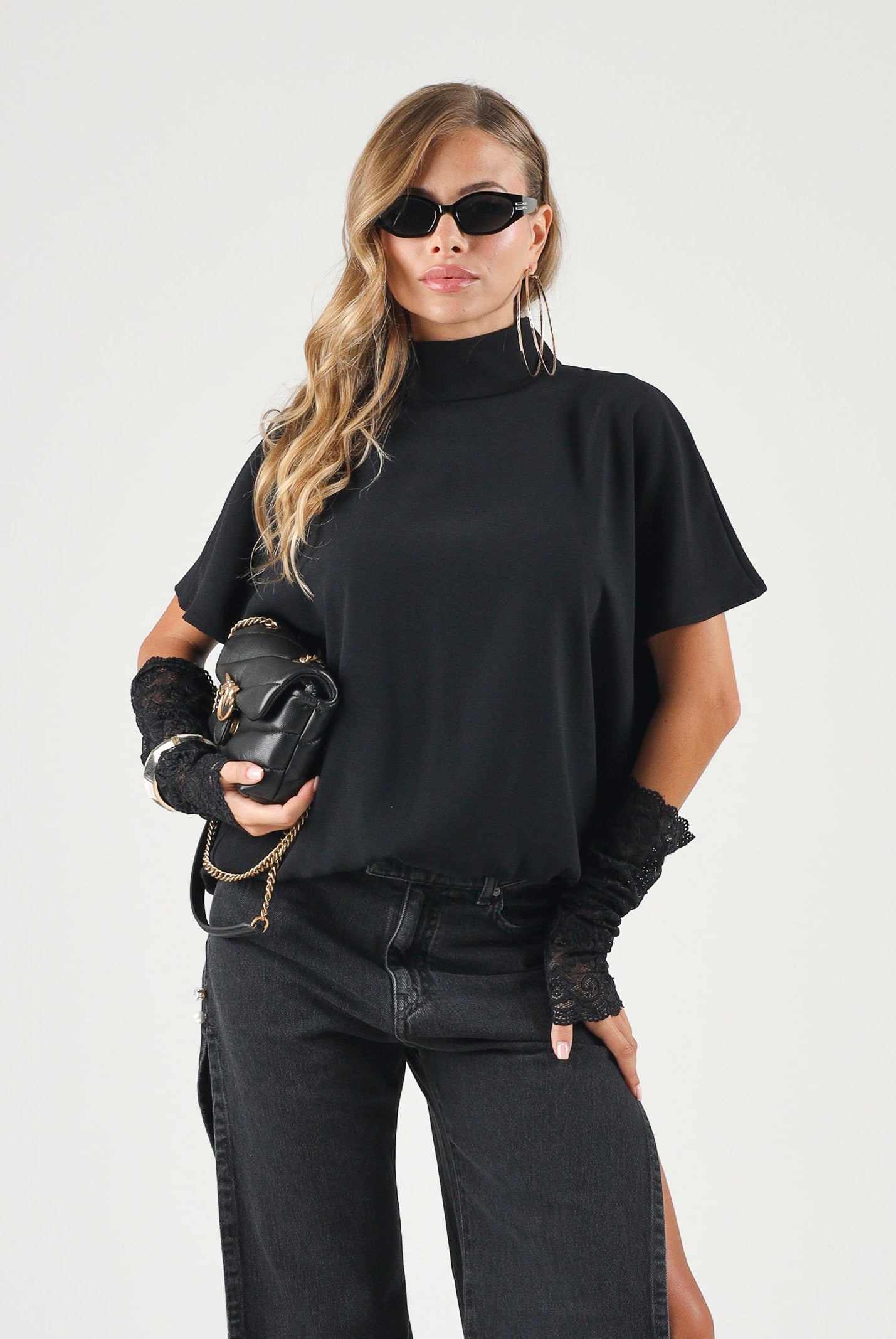 ELEH Blusa a collo alto nero da donna con maniche corte ampie. EFW260269 001 ELEH