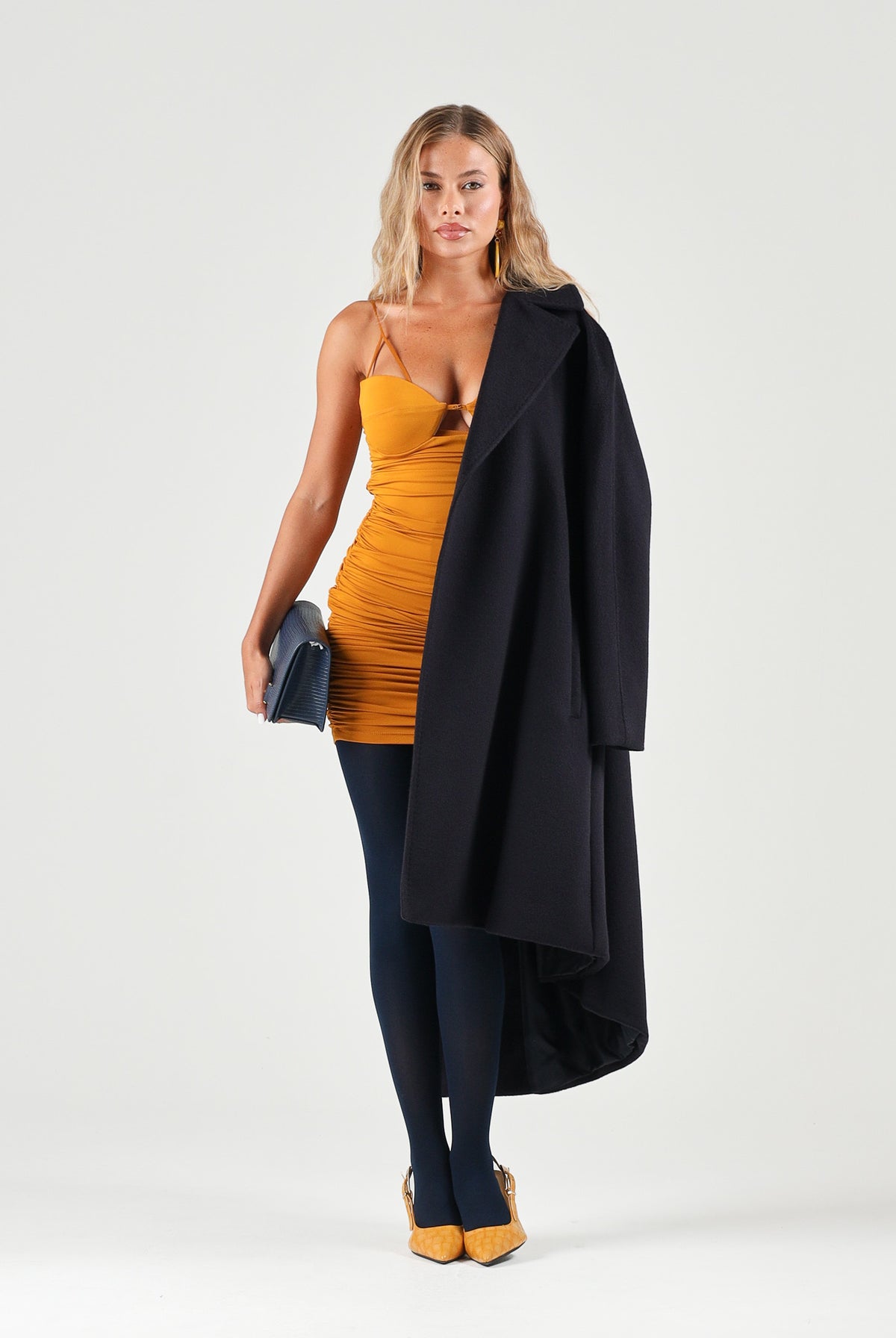 ELISABETTA FRANCHI Abito mini giallo-ocra da donna con inserti trasparenti in tulle e spalline sottili. AB03167E2 940 ELISABETTA FRANCHI