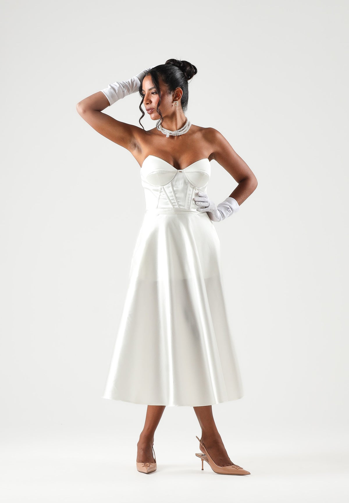 ELISABETTA FRANCHI Abito midi avorio-bianco per donna con scollatura a cuore e gonna ampia in satin AB96767E2 360 ELISABETTA FRANCHI
