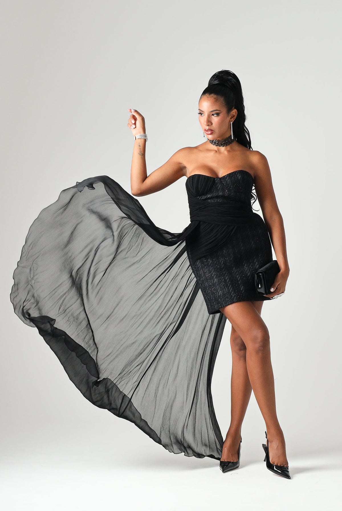 ELISABETTA FRANCHI Abito corto nero per donna con corsetto strutturato e strascico in tulle trasparente AB99967E2 110 ELISABETTA FRANCHI