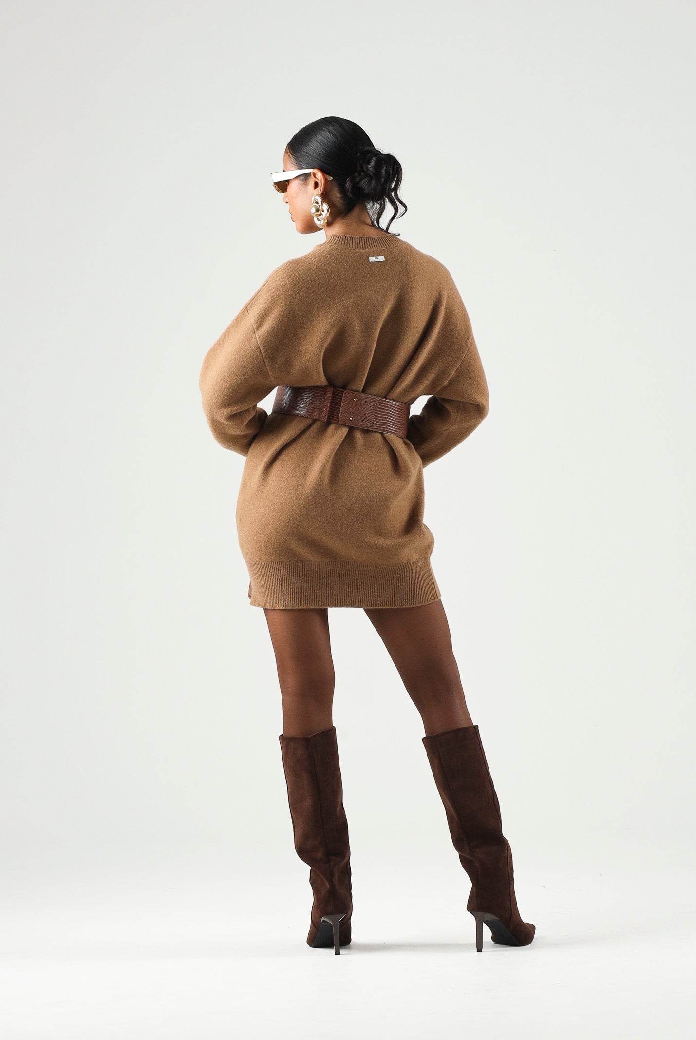 ELISABETTA FRANCHI Mini abito in maglia daino marrone da donna con dettaglio cut-out in vita.<BR/> AM23T66E2 AI6 ELISABETTA FRANCHI