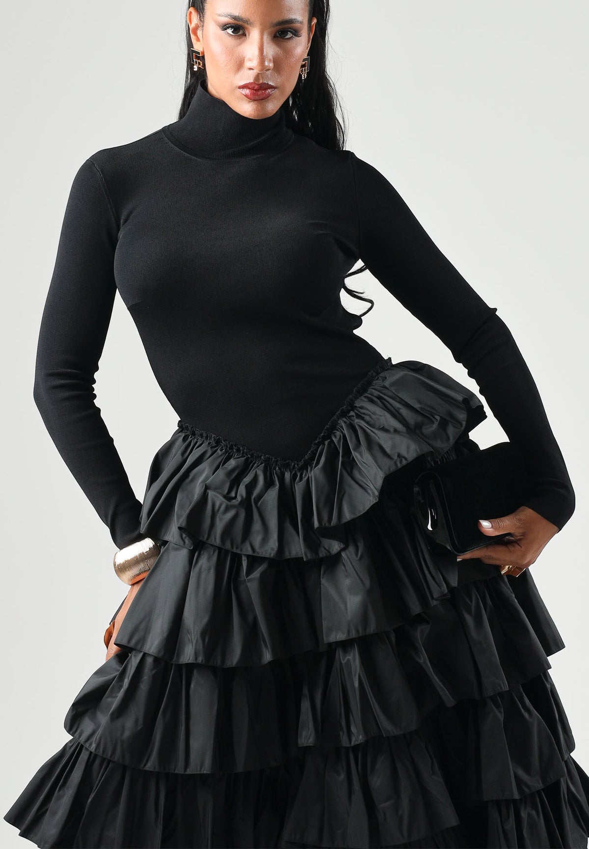 ELISABETTA FRANCHI Abito lungo nero per donna con collo alto e gonna voluminosa a balze. AM56S67E2 110 ELISABETTA FRANCHI