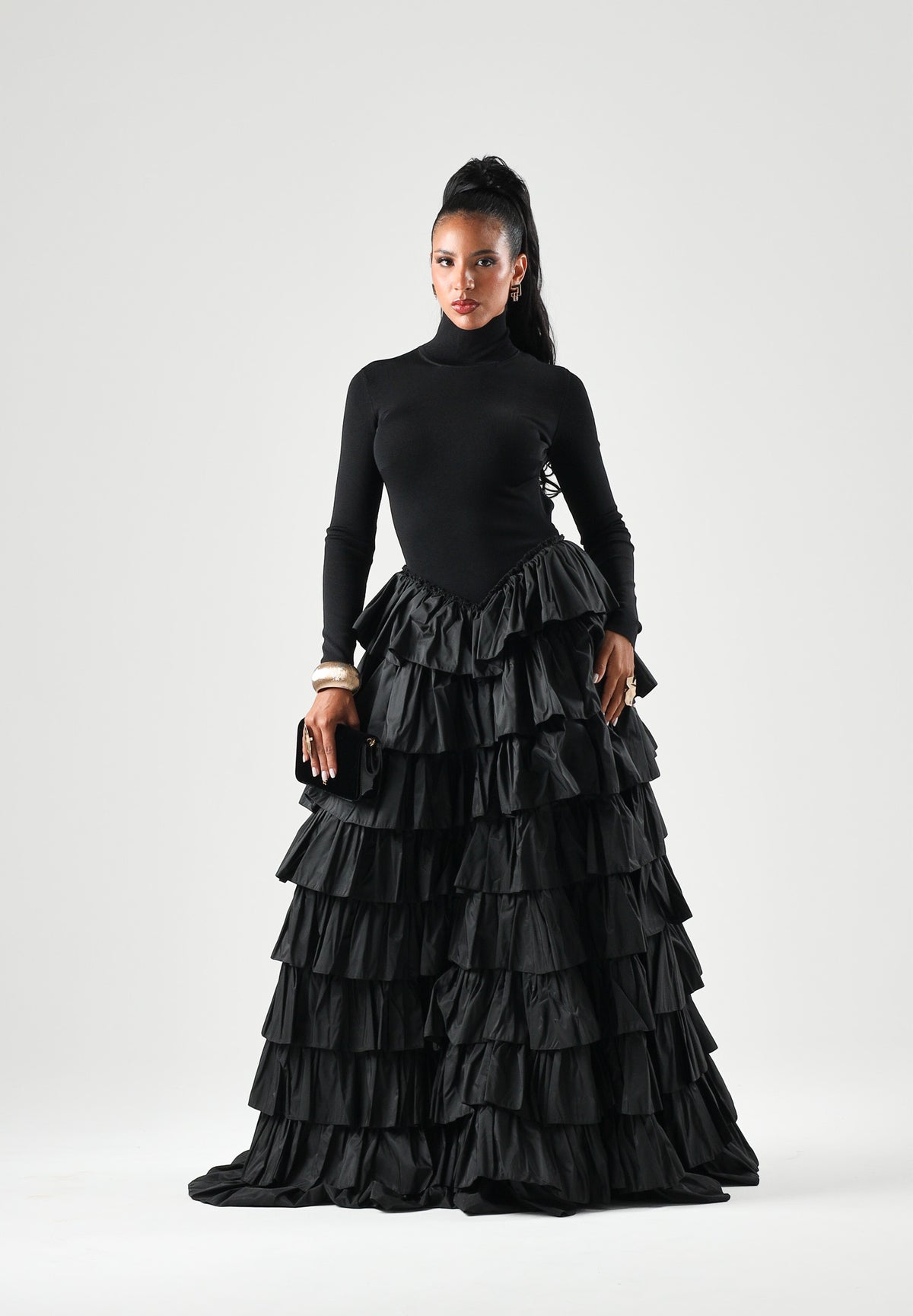 ELISABETTA FRANCHI Abito lungo nero per donna con collo alto e gonna voluminosa a balze. AM56S67E2 110 ELISABETTA FRANCHI