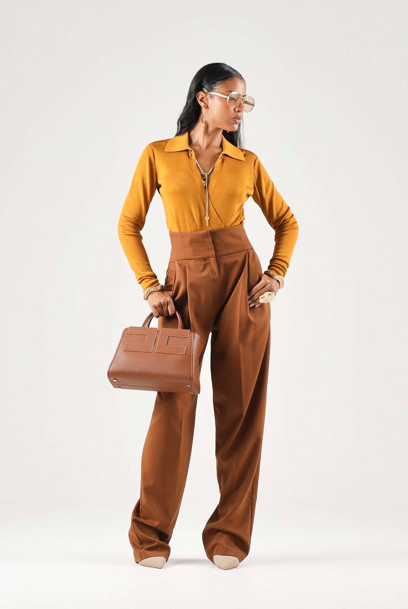 ELISABETTA FRANCHI Body in filato di viscosa ambra-giallo ocra da donna con catena gioiello<BR/> BK03S66E2 940 ELISABETTA FRANCHI