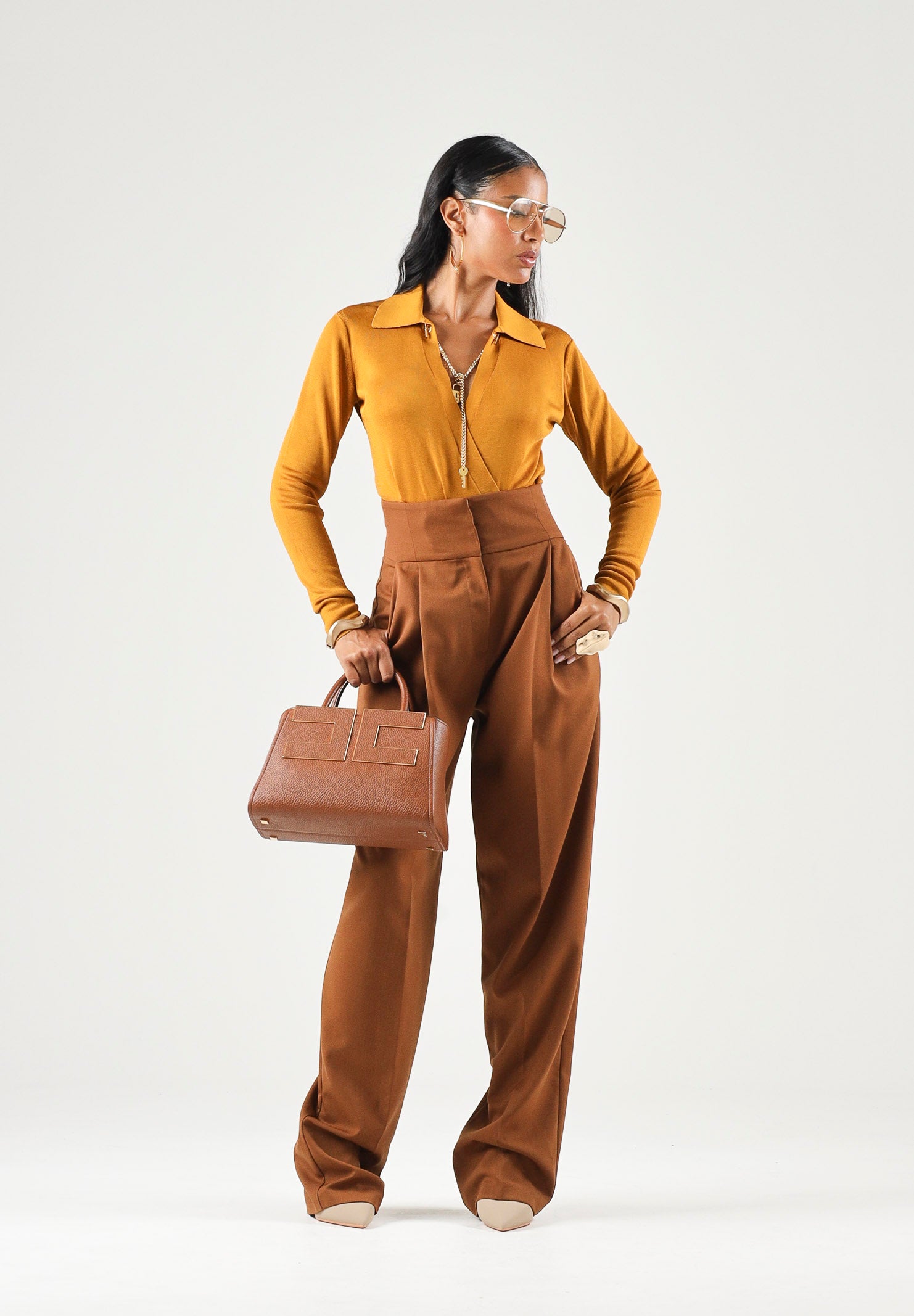 ELISABETTA FRANCHI Body in filato di viscosa ambra-giallo ocra da donna con catena gioiello<BR/> BK03S66E2 940 ELISABETTA FRANCHI