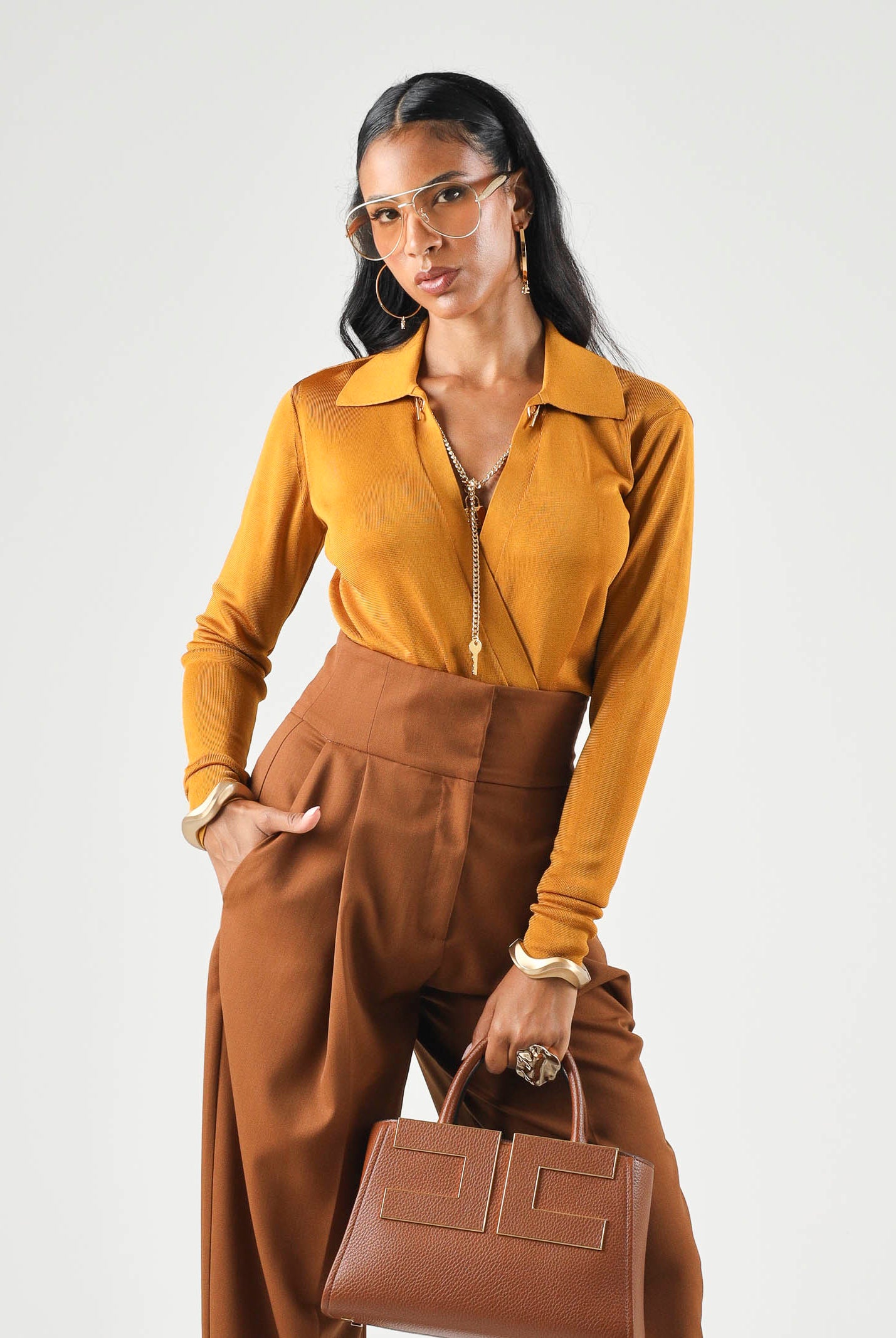 ELISABETTA FRANCHI Body in filato di viscosa ambra-giallo ocra da donna con catena gioiello<BR/> BK03S66E2 940 ELISABETTA FRANCHI