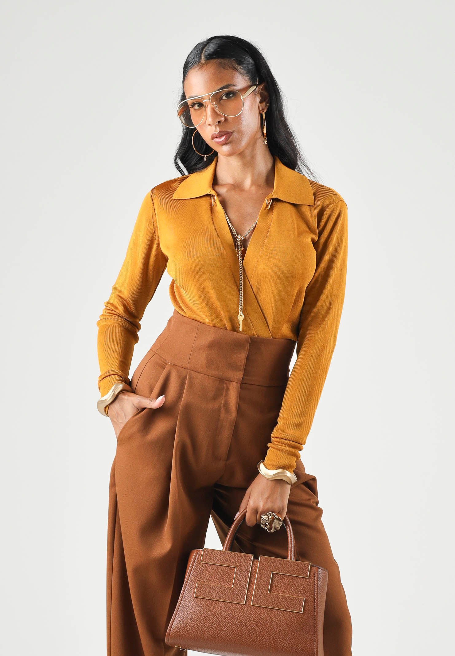 ELISABETTA FRANCHI Body in filato di viscosa ambra-giallo ocra da donna con catena gioiello<BR/> BK03S66E2 940 ELISABETTA FRANCHI