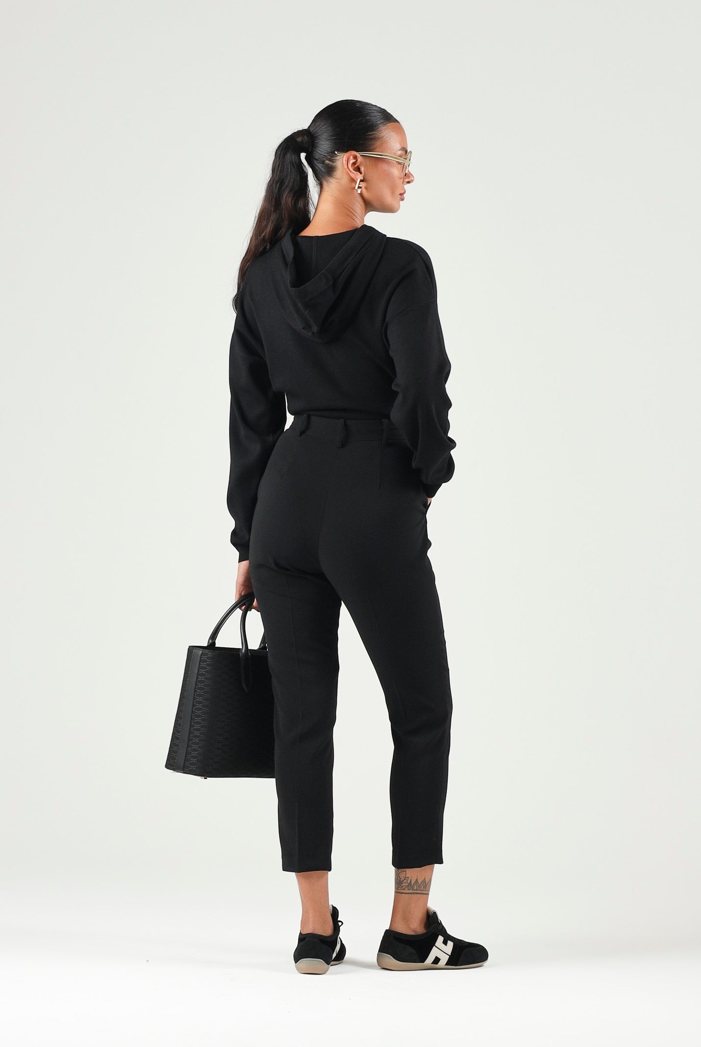 ELISABETTA FRANCHI Body in maglia nero da donna con logo ricamato tono su tono.<BR/> BK87S66E2 110 ELISABETTA FRANCHI