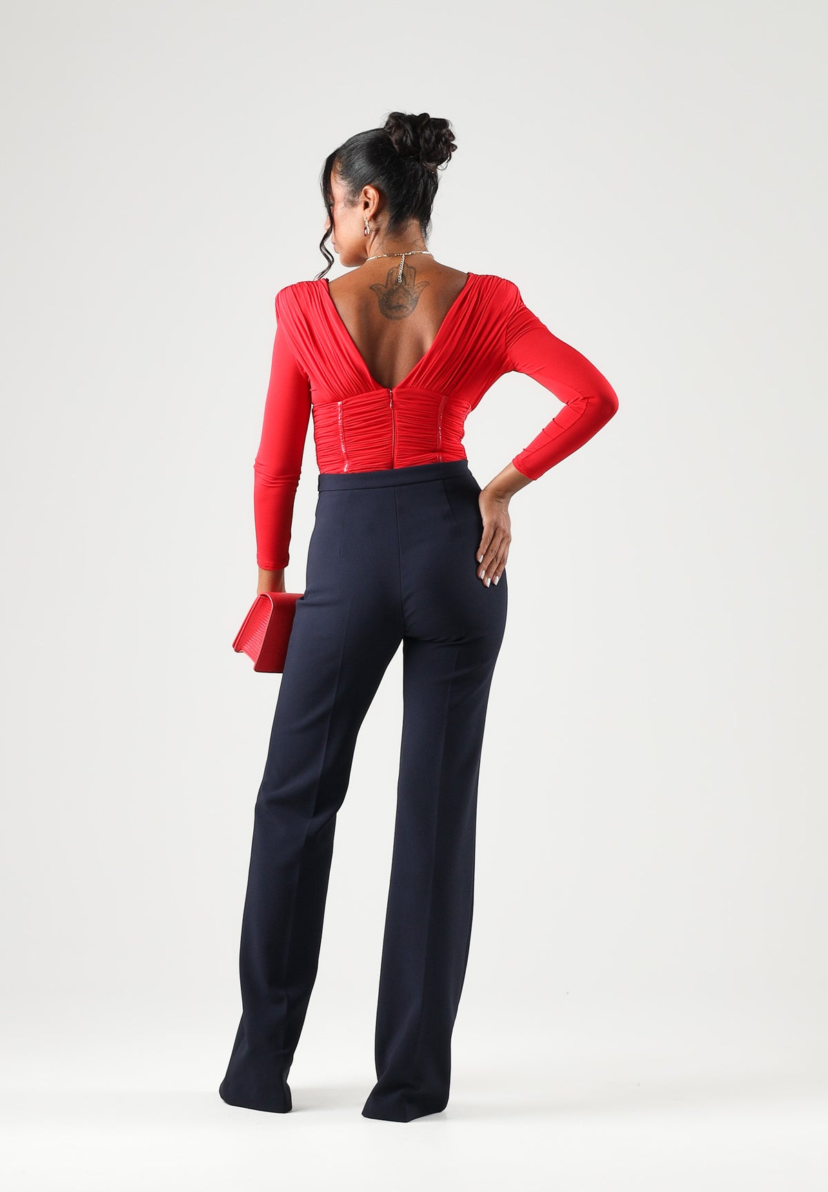 ELISABETTA FRANCHI Body rosso da donna con scollo profondo e maniche lunghe drappeggiate BO04367E2 CG5 ELISABETTA FRANCHI