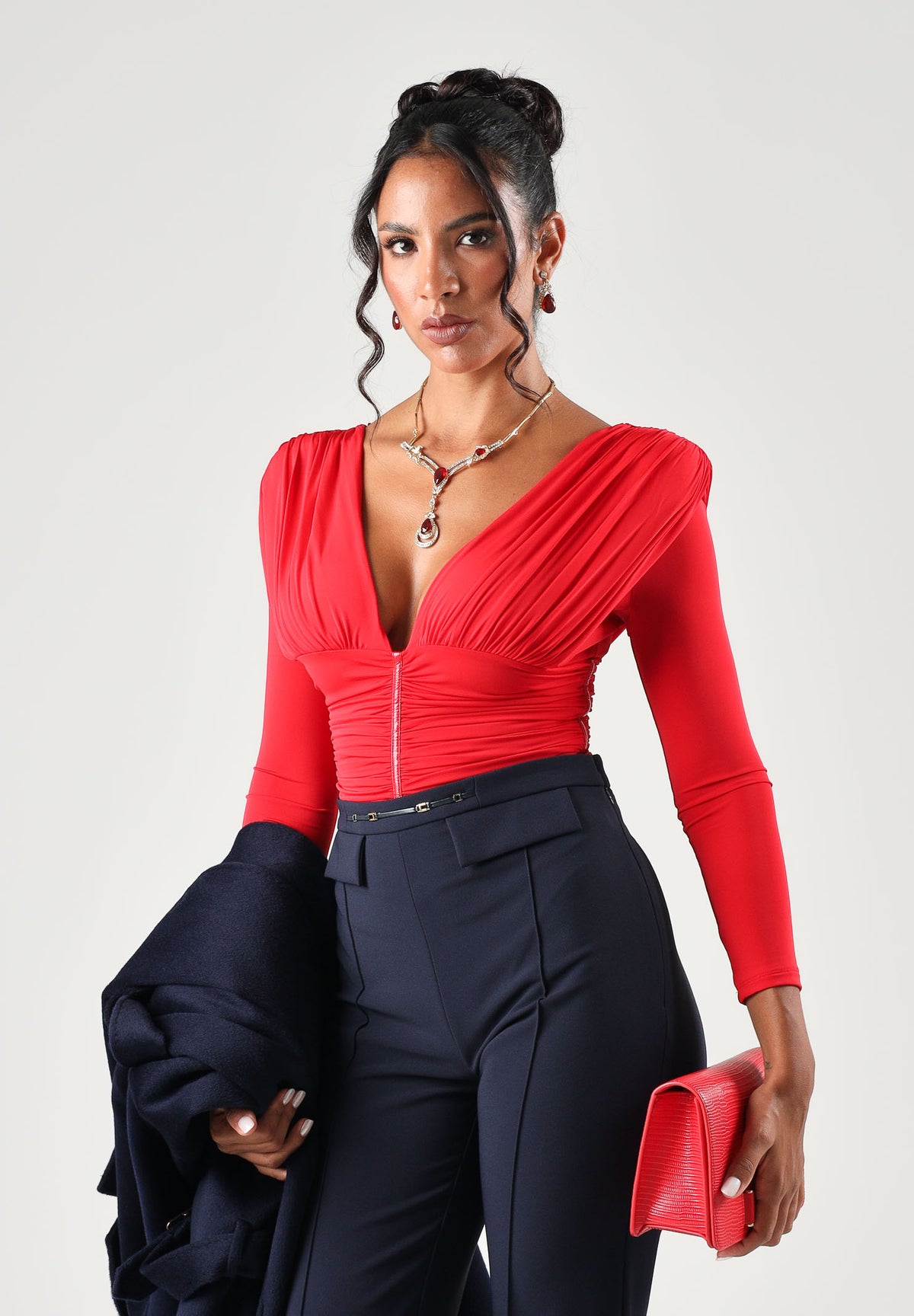 ELISABETTA FRANCHI Body rosso da donna con scollo profondo e maniche lunghe drappeggiate BO04367E2 CG5 ELISABETTA FRANCHI