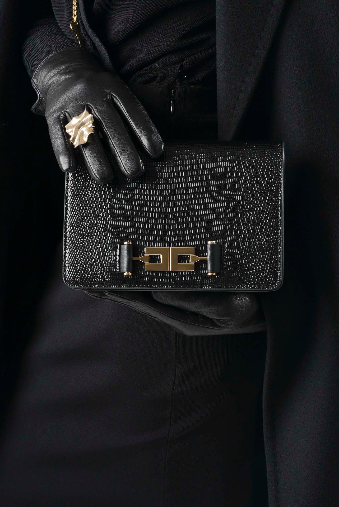 ELISABETTA FRANCHI Borsa a tracolla nera da donna con catena groumette e stampa effetto lucertola<BR/> BS09A66E2 110 ELISABETTA FRANCHI