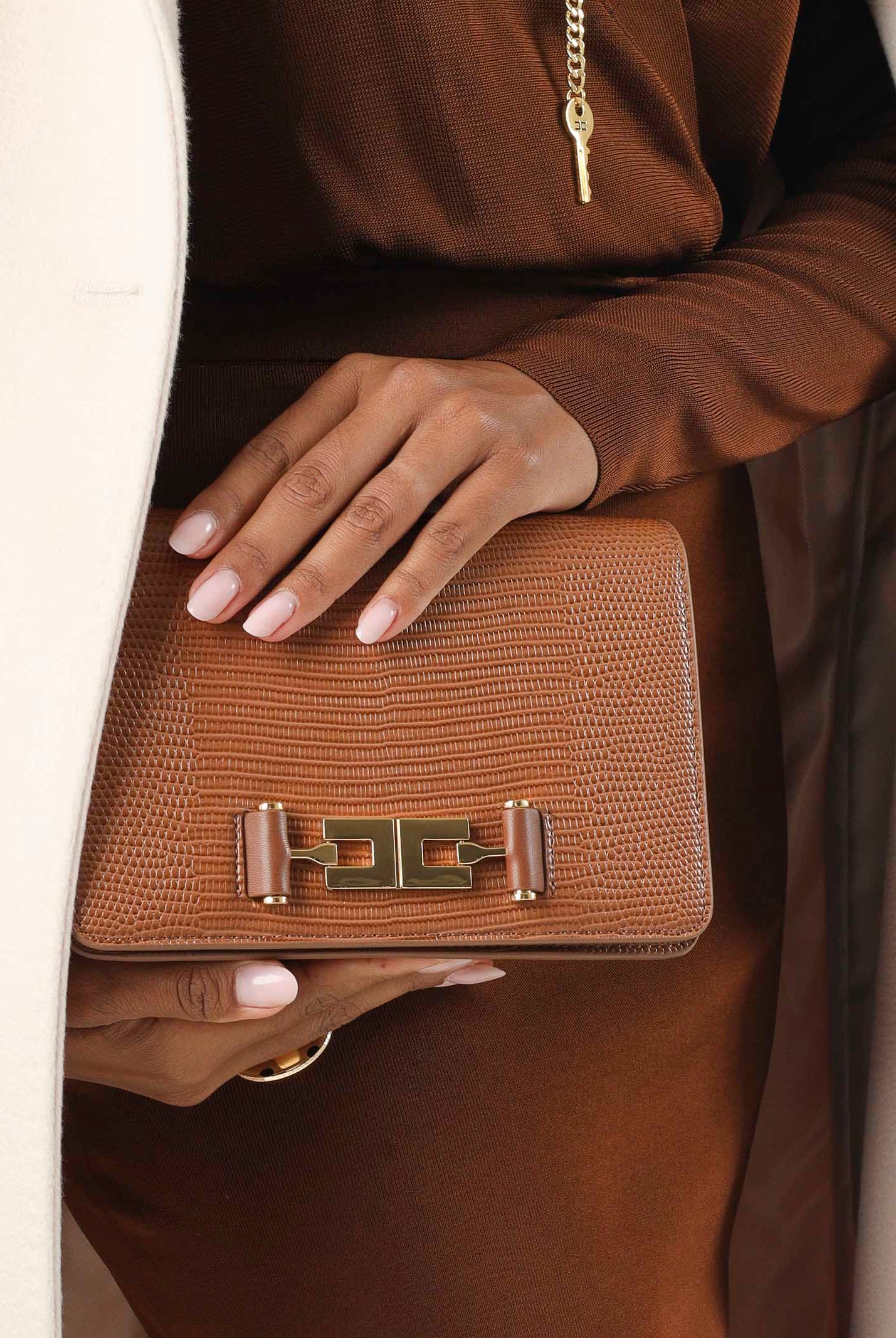 ELISABETTA FRANCHI Borsa a tracolla sigaro-marrone da donna con catena groumette e stampa effetto lucertola BS09A66E2 FK3 ELISABETTA FRANCHI