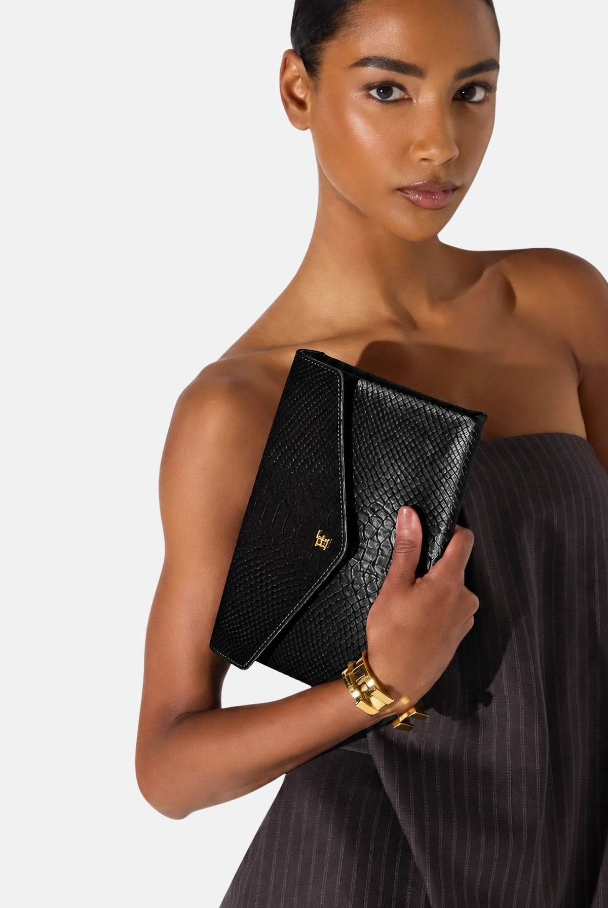 ELISABETTA FRANCHI Pochette nera per donna con stampa coccodrillo, catena groumette e finiture in vernice. BS27A67E2 110 ELISABETTA FRANCHI