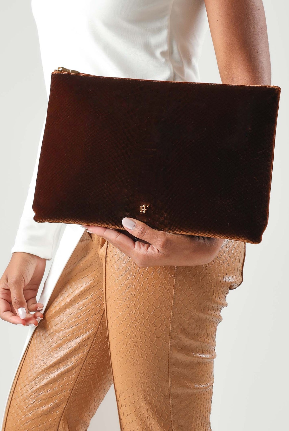 ELISABETTA FRANCHI Pochette in velluto a mano ambra per donna con elegante stampa effetto pitone e placca logata dorata BS81A67E2 940 ELISABETTA FRANCHI