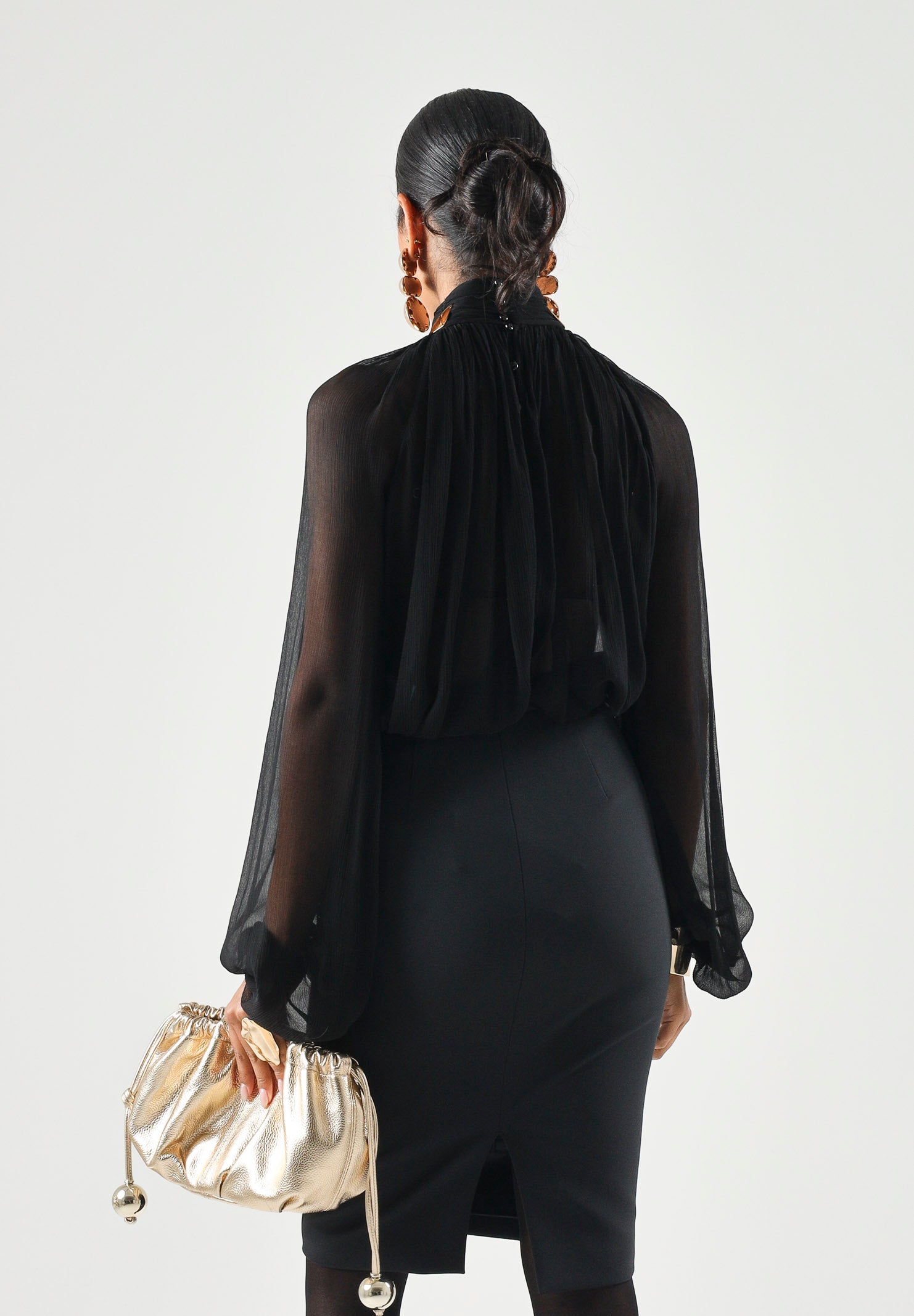 ELISABETTA FRANCHI Blusa nera da donna con lavorazioni a pieghe e arricciature. CA18966E2 110 ELISABETTA FRANCHI