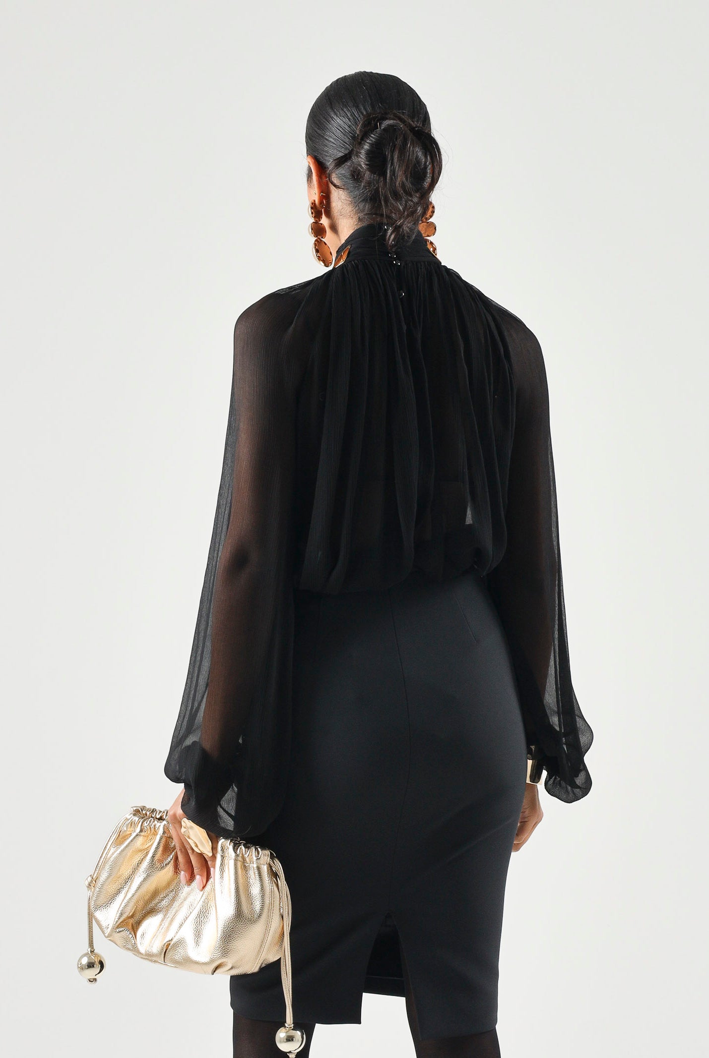 ELISABETTA FRANCHI Blusa nera da donna con lavorazioni a pieghe e arricciature. CA18966E2 110 ELISABETTA FRANCHI