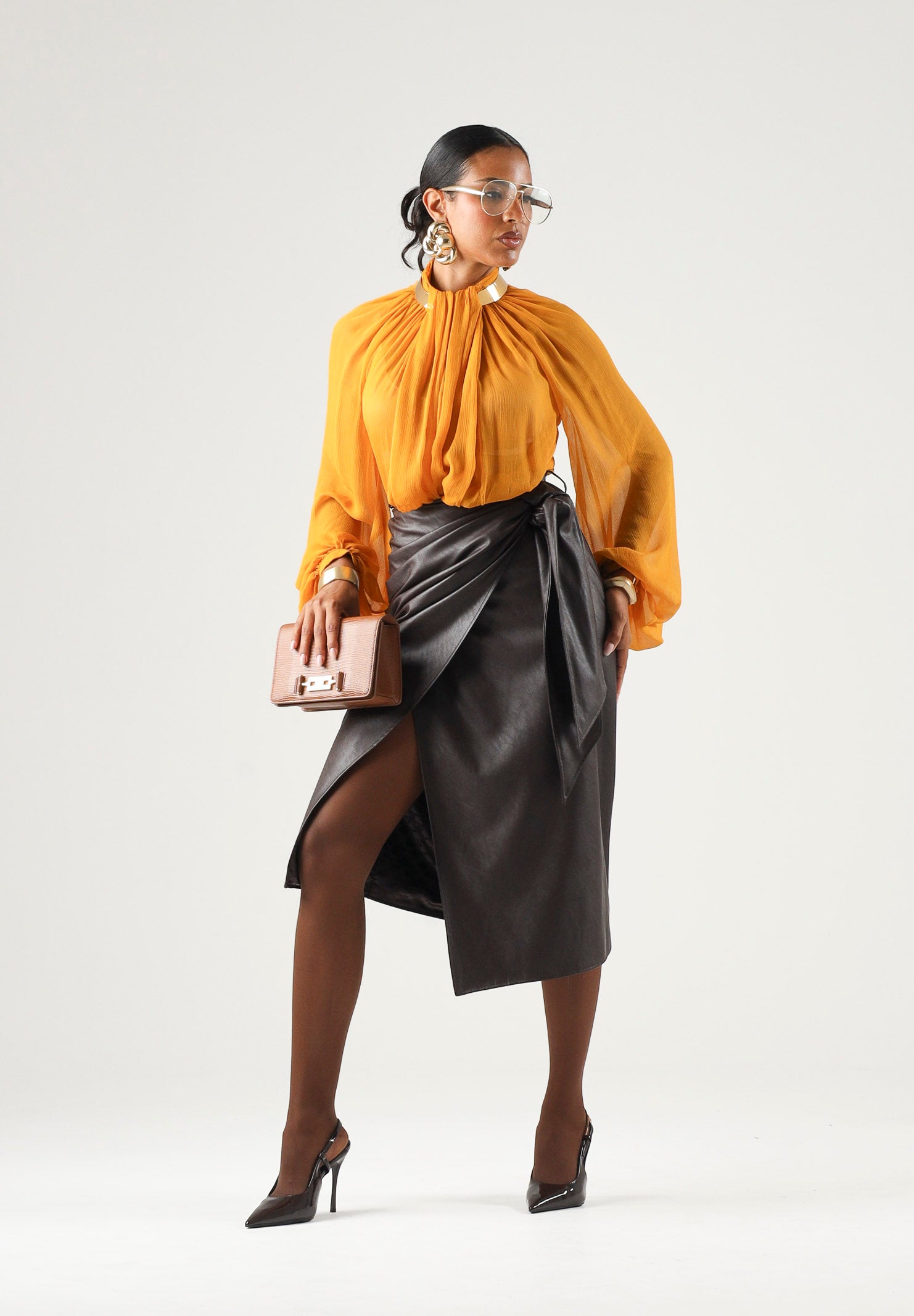 ELISABETTA FRANCHI Blusa ambra-giallo ocra a donna con lavorazioni a pieghe e arricciature.<BR/> CA18966E2 940 ELISABETTA FRANCHI