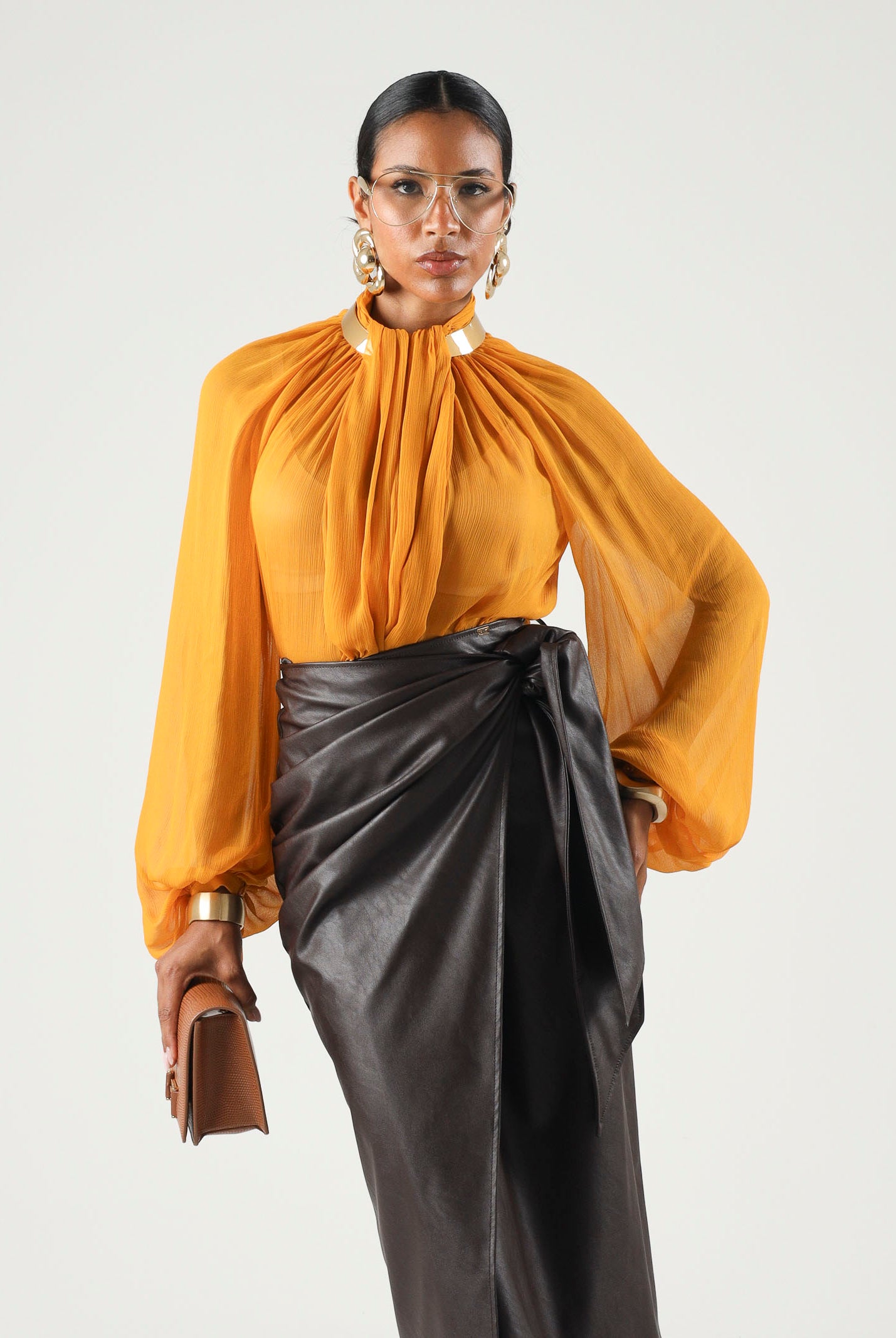 ELISABETTA FRANCHI Blusa ambra-giallo ocra a donna con lavorazioni a pieghe e arricciature.<BR/> CA18966E2 940 ELISABETTA FRANCHI