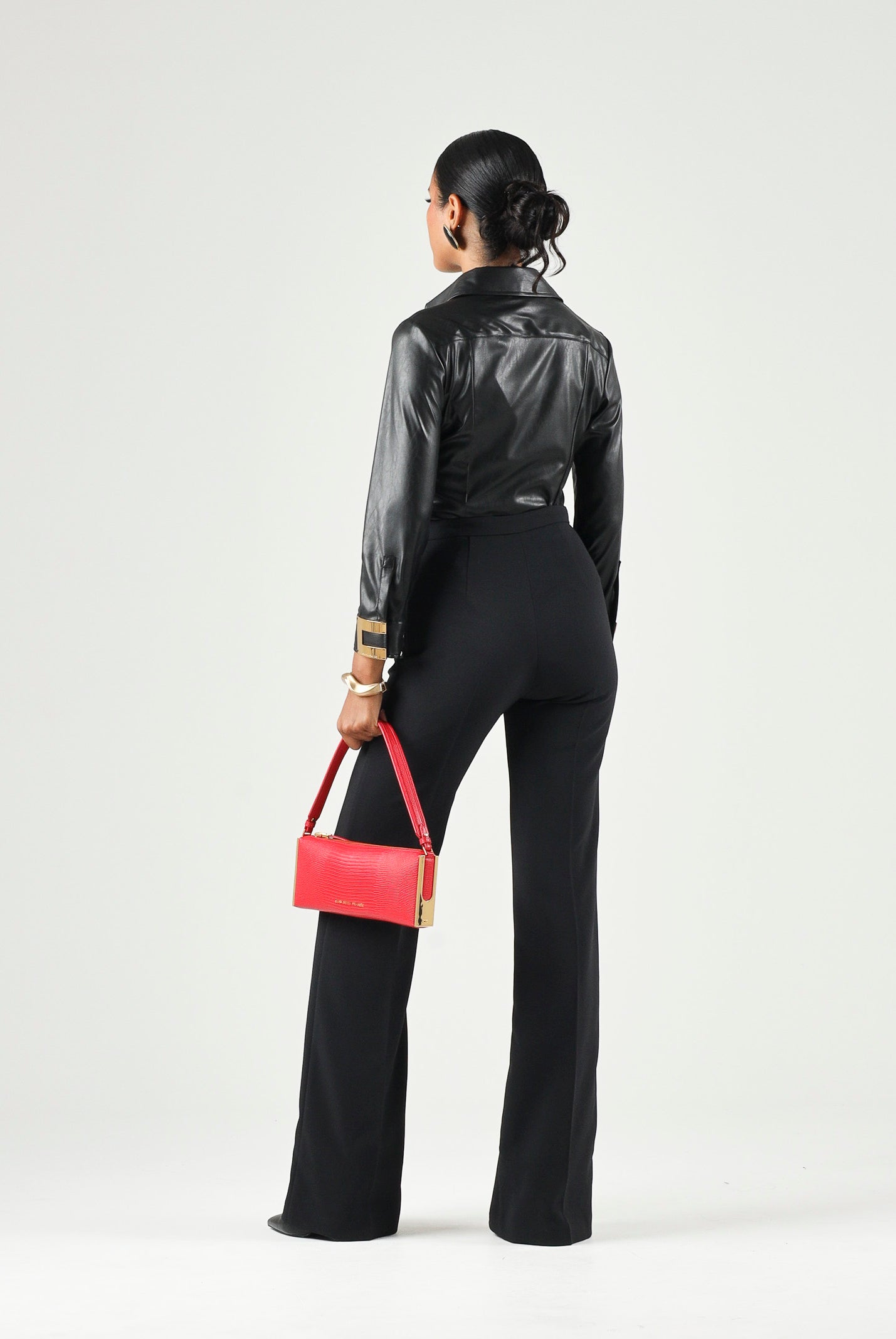 ELISABETTA FRANCHI Camicia effetto pelle nero da donna con placche logo<BR/> CA19566E2 110 ELISABETTA FRANCHI