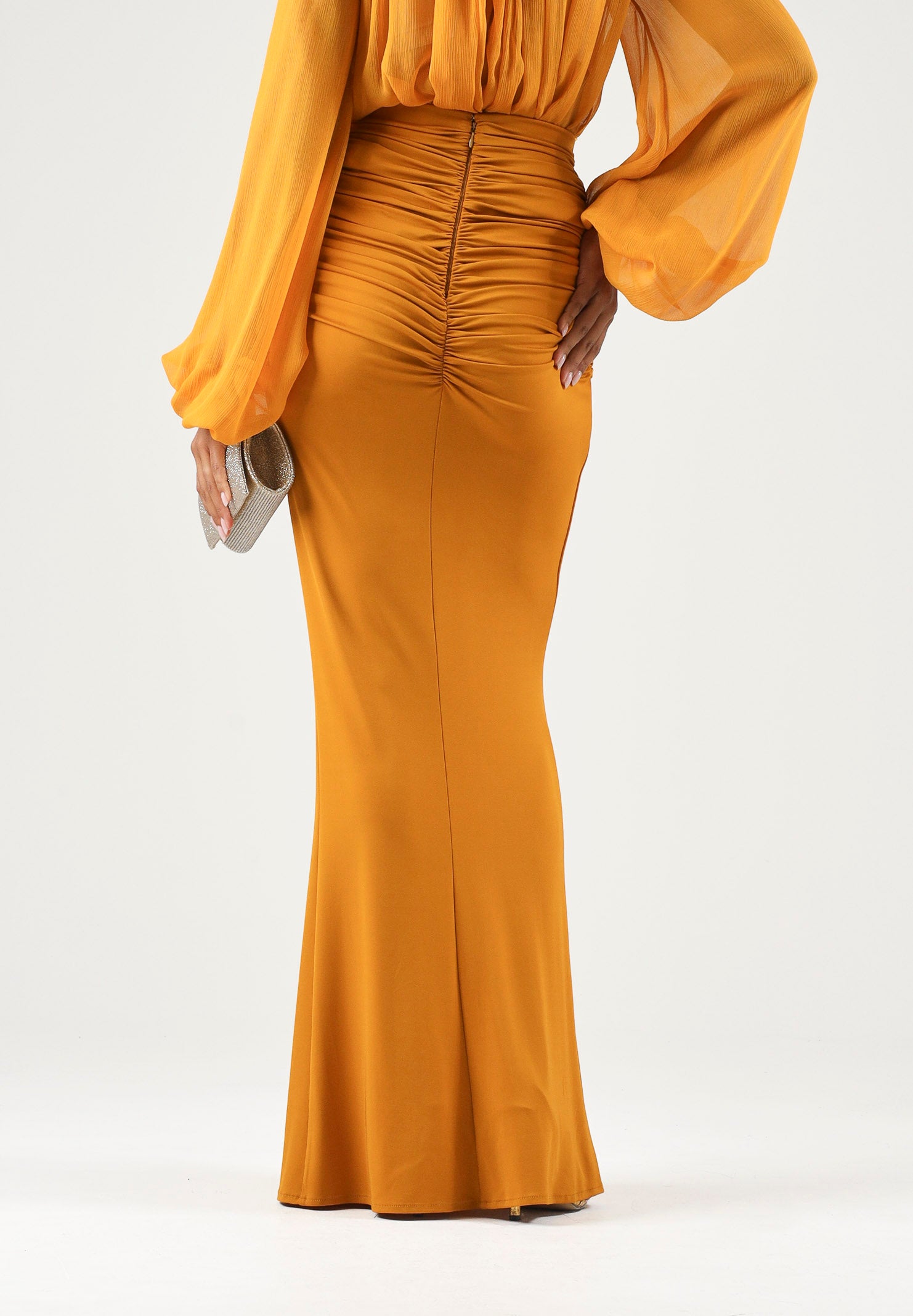 ELISABETTA FRANCHI Gonna in jersey ambra-giallo ocra da donna con drappeggi e spacco anteriore. GO25167E2 940 ELISABETTA FRANCHI