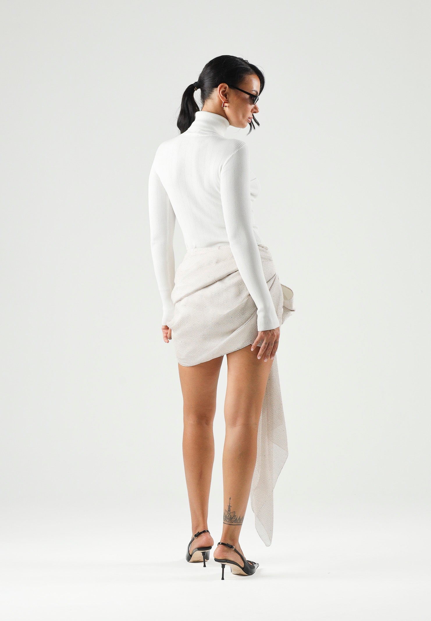 ELISABETTA FRANCHI Minigonna IN CRÊPONNE crema-burro da donna con maxi fiocco e fascia drappeggiata laterale. GO25267E2 383 ELISABETTA FRANCHI