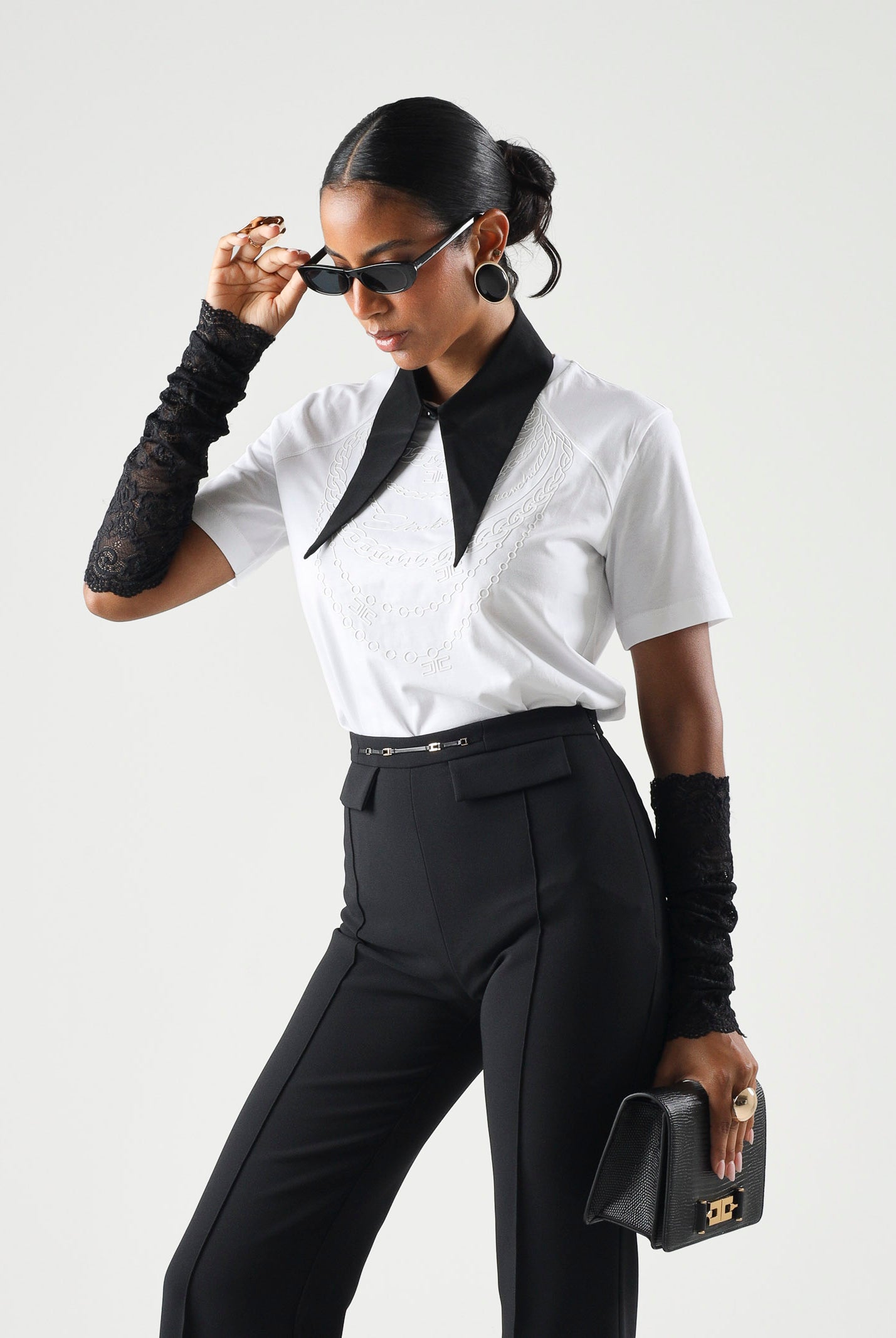 ELISABETTA FRANCHI T-shirt in cotone gesso-bianco, da donna con ricamo catena <BR/> MA66A66E2 270 ELISABETTA FRANCHI