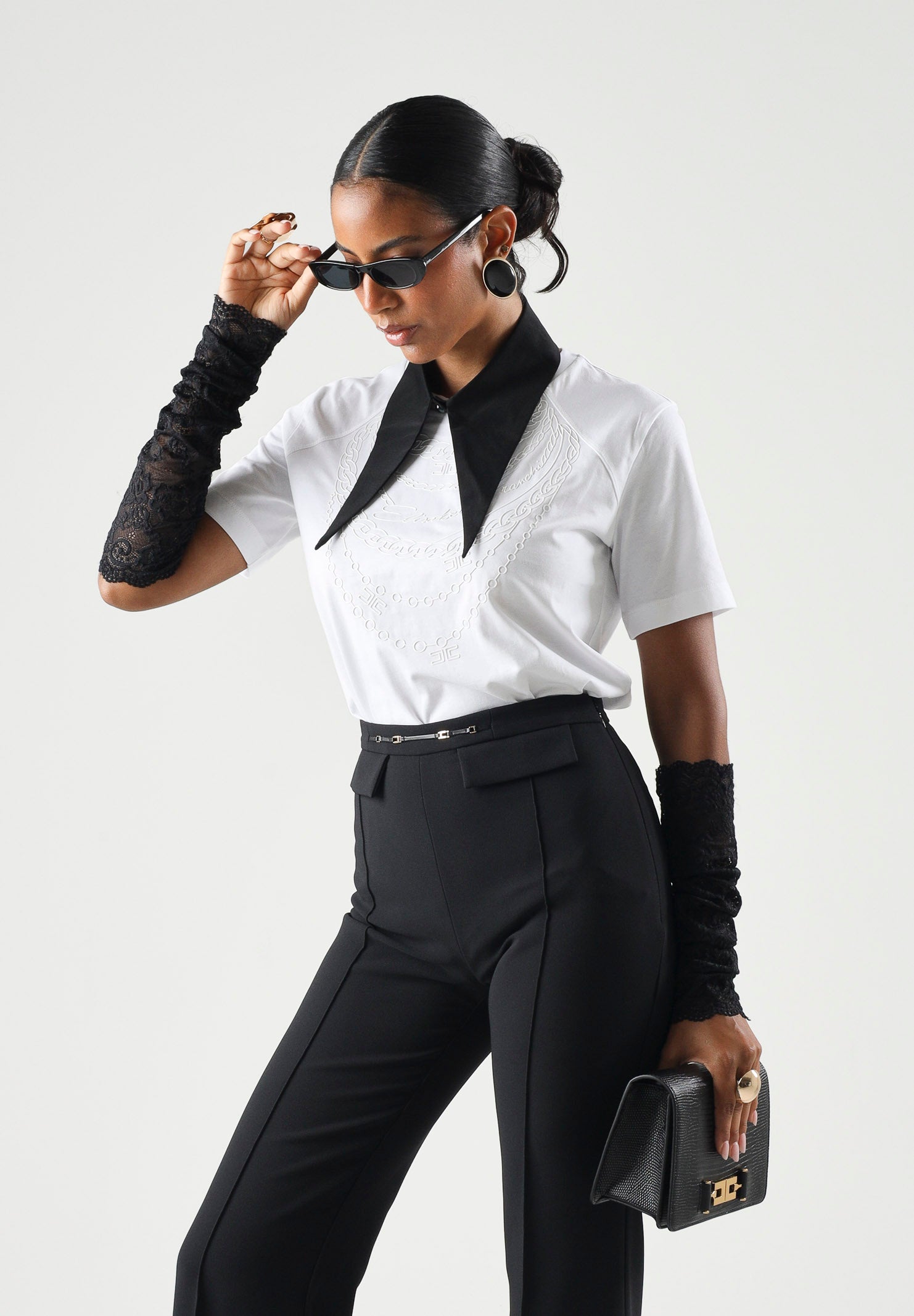 ELISABETTA FRANCHI T-shirt in cotone gesso-bianco, da donna con ricamo catena <BR/> MA66A66E2 270 ELISABETTA FRANCHI